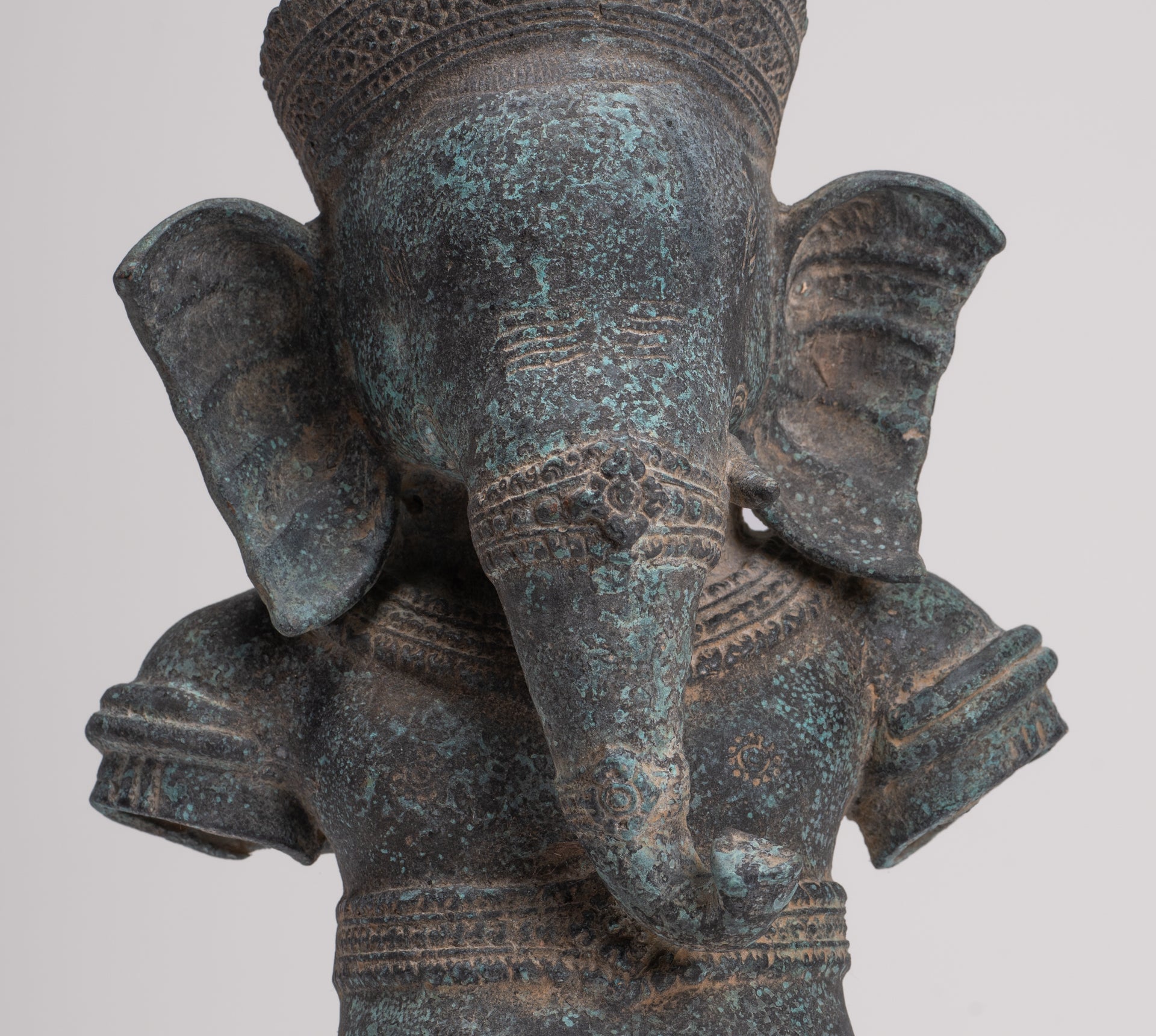 Ganesha-Statue – Bronze-Banteay-Srei-Ganesha-Statue im antiken Khmer-Stil – 37 cm.