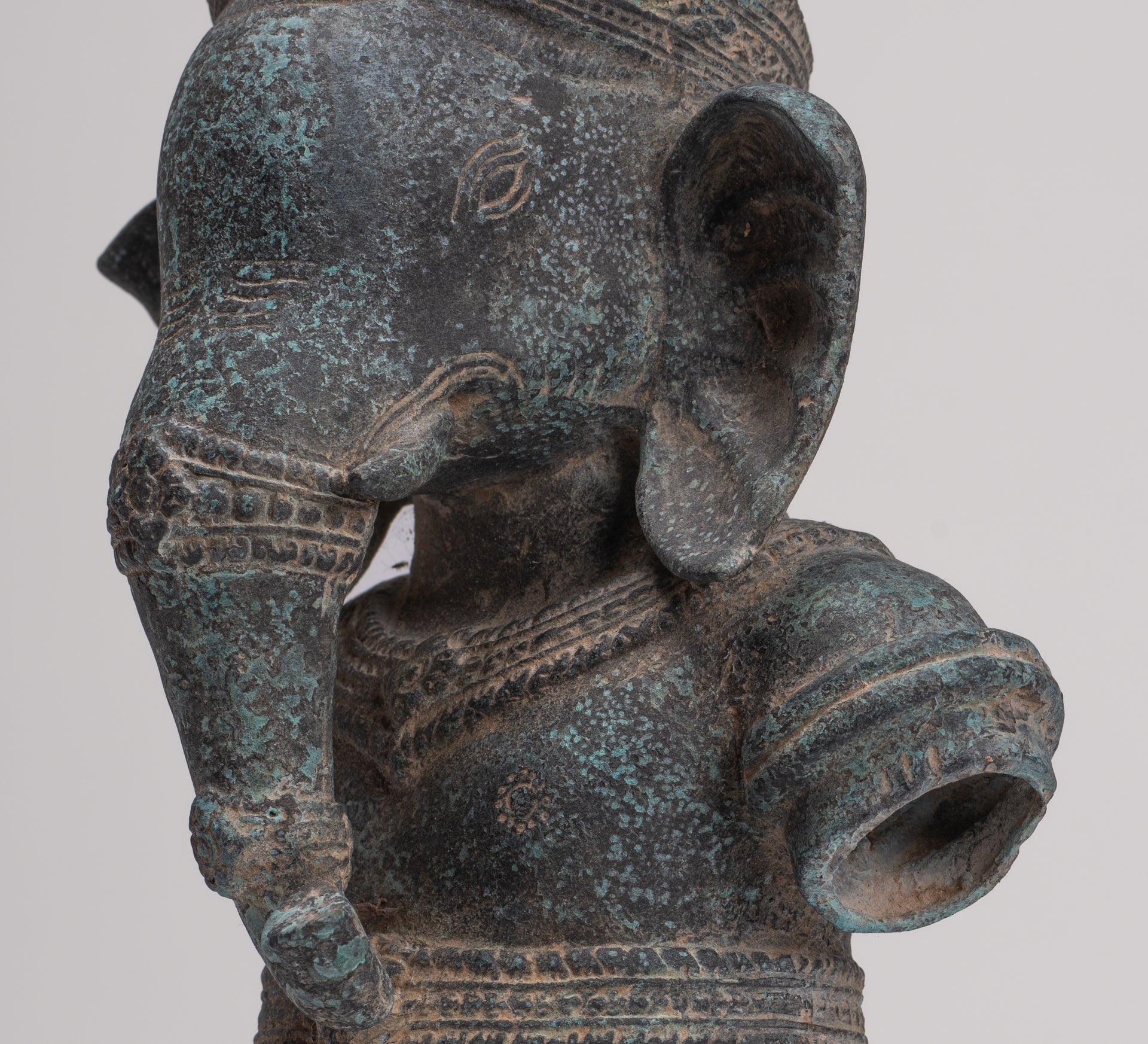 Ganesha-Statue – Bronze-Banteay-Srei-Ganesha-Statue im antiken Khmer-Stil – 37 cm.