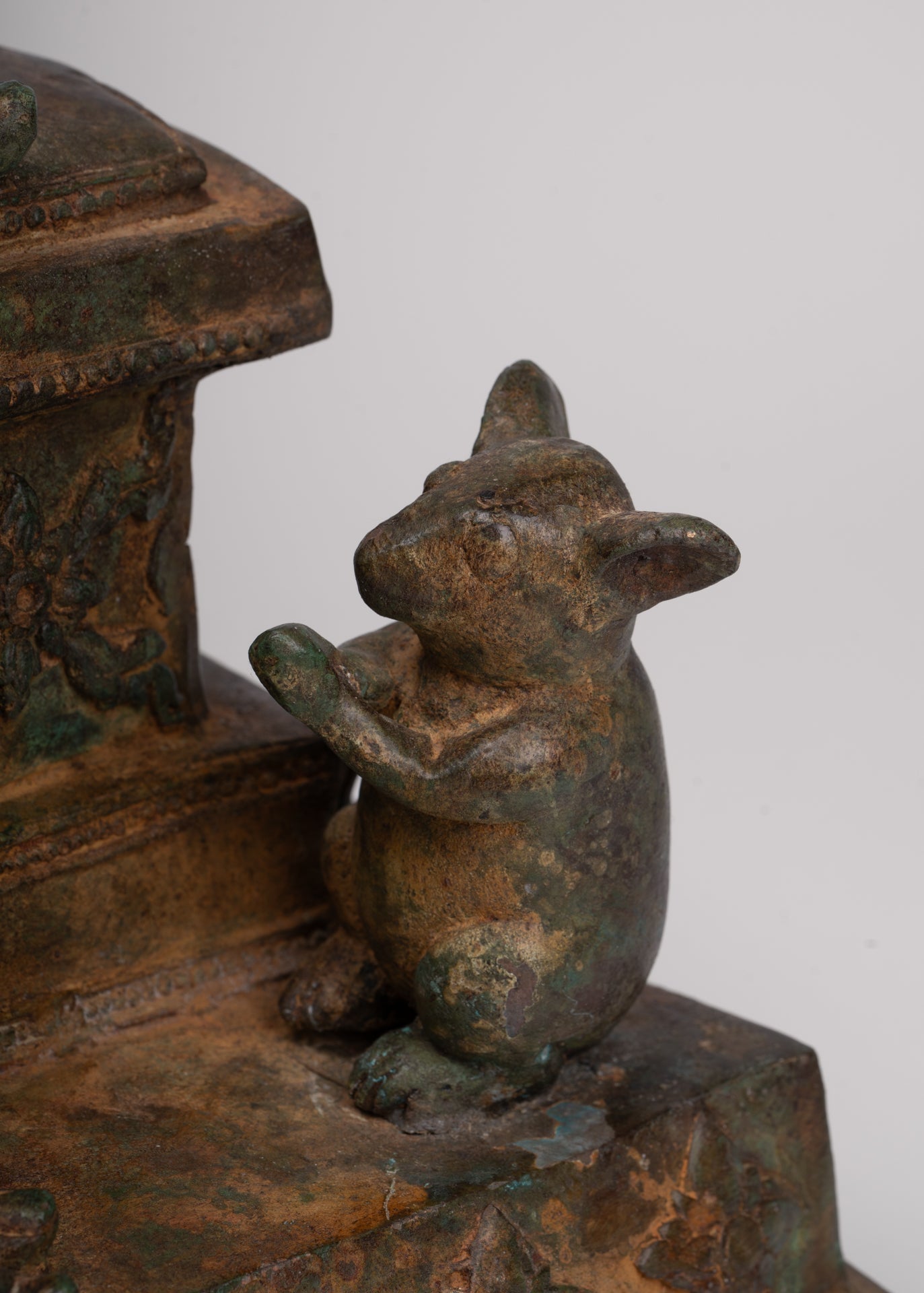 Ganesh - Statue de Ganesha allongée de style thaï antique avec souris - 55 cm / 22 "