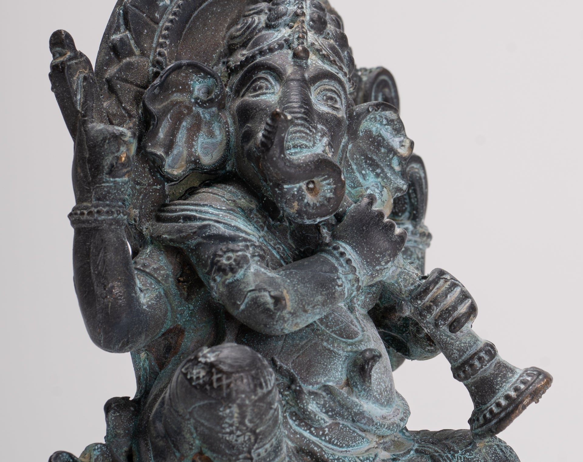 Ganesh - Antique Thai Style Bronze Seated Ganesh Statue  - 15.5cm/6"