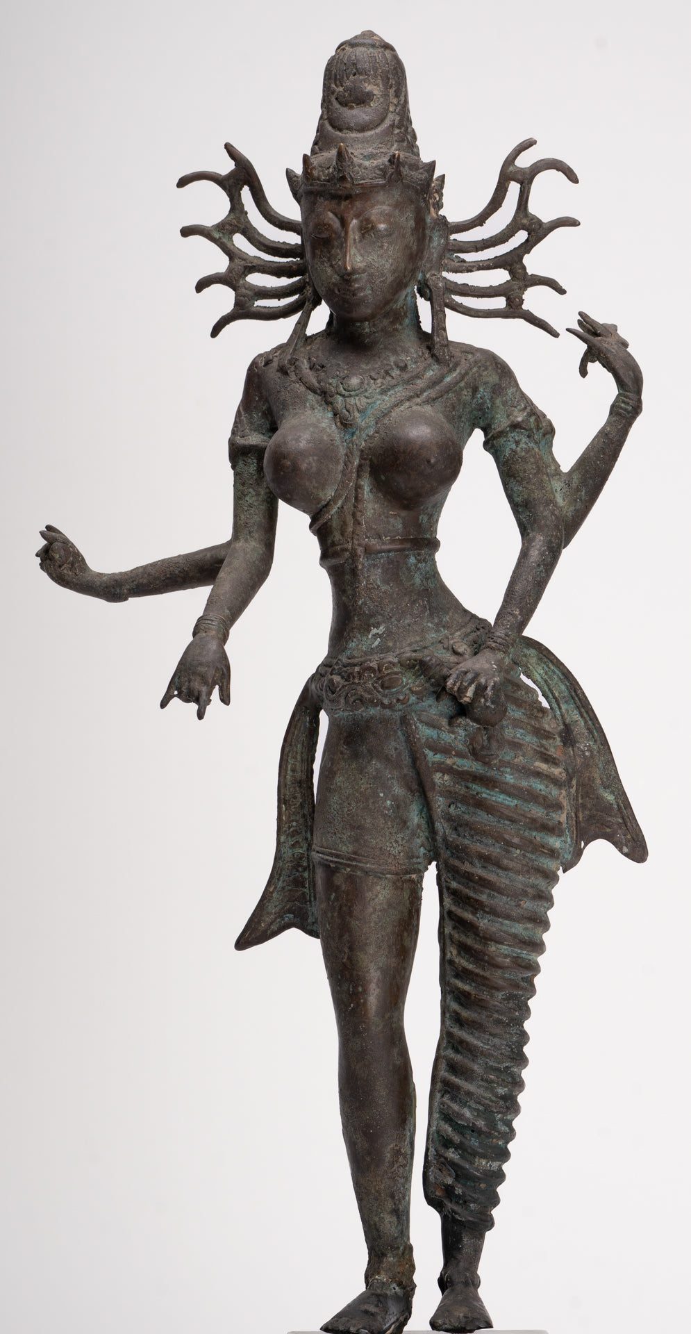Statua Parvati - Statua Parvati giavanese in bronzo antico in stile indonesiano 58 cm/23"