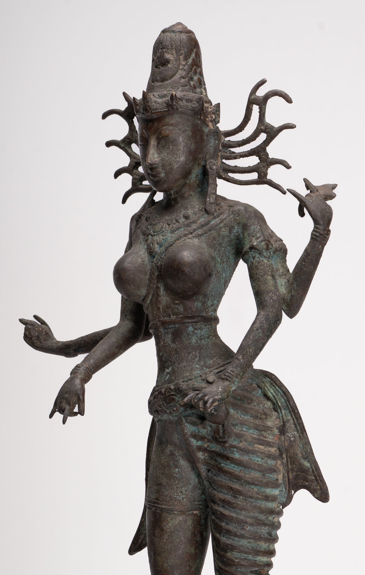 Statua Parvati - Statua Parvati giavanese in bronzo antico in stile indonesiano 58 cm/23"