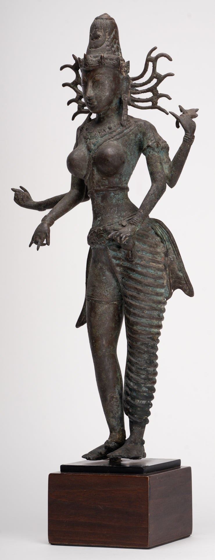 Statua Parvati - Statua Parvati giavanese in bronzo antico in stile indonesiano 58 cm/23"