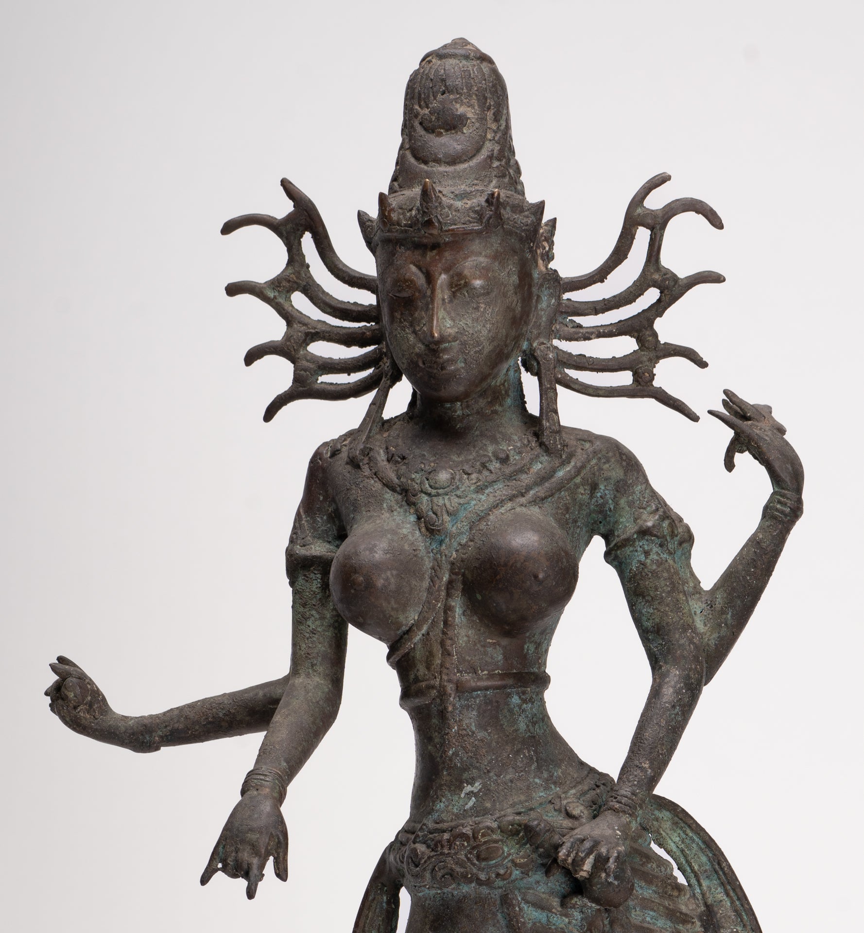 Statua Parvati - Statua Parvati giavanese in bronzo antico in stile indonesiano 58 cm/23"