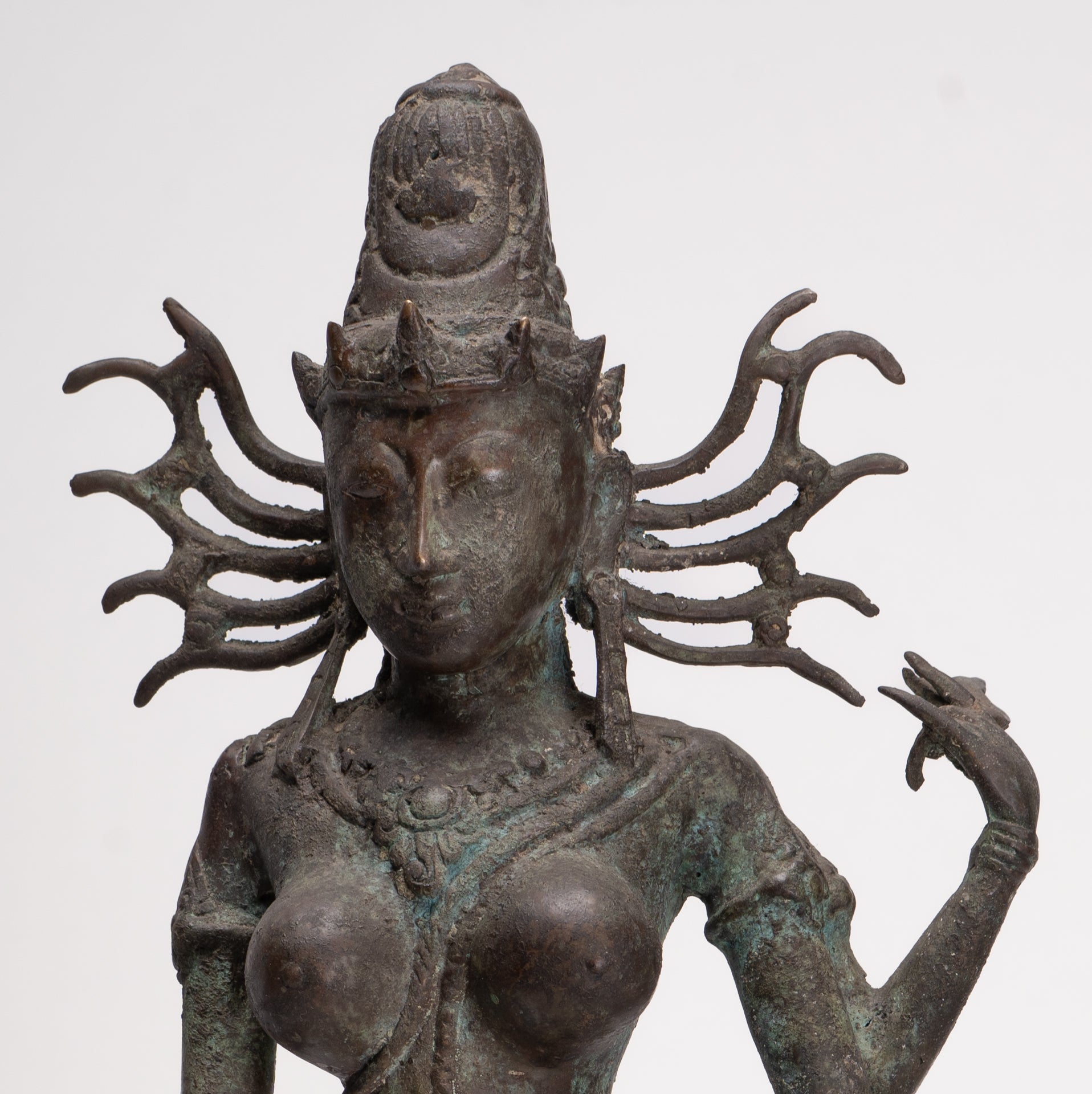 Statua Parvati - Statua Parvati giavanese in bronzo antico in stile indonesiano 58 cm/23"