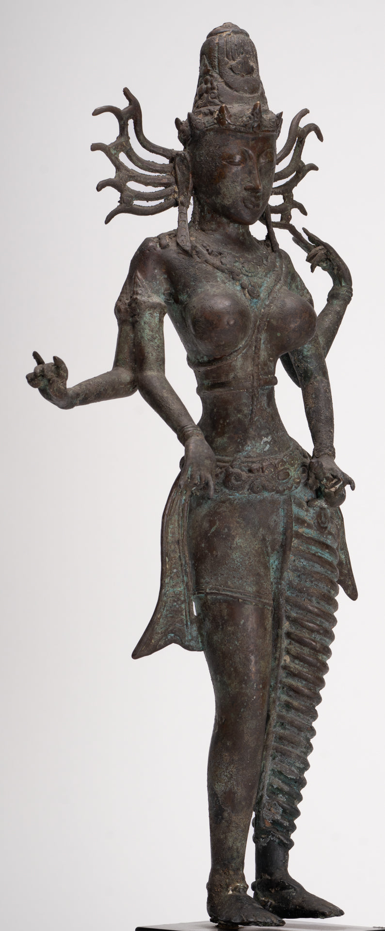 Statua Parvati - Statua Parvati giavanese in bronzo antico in stile indonesiano 58 cm/23"