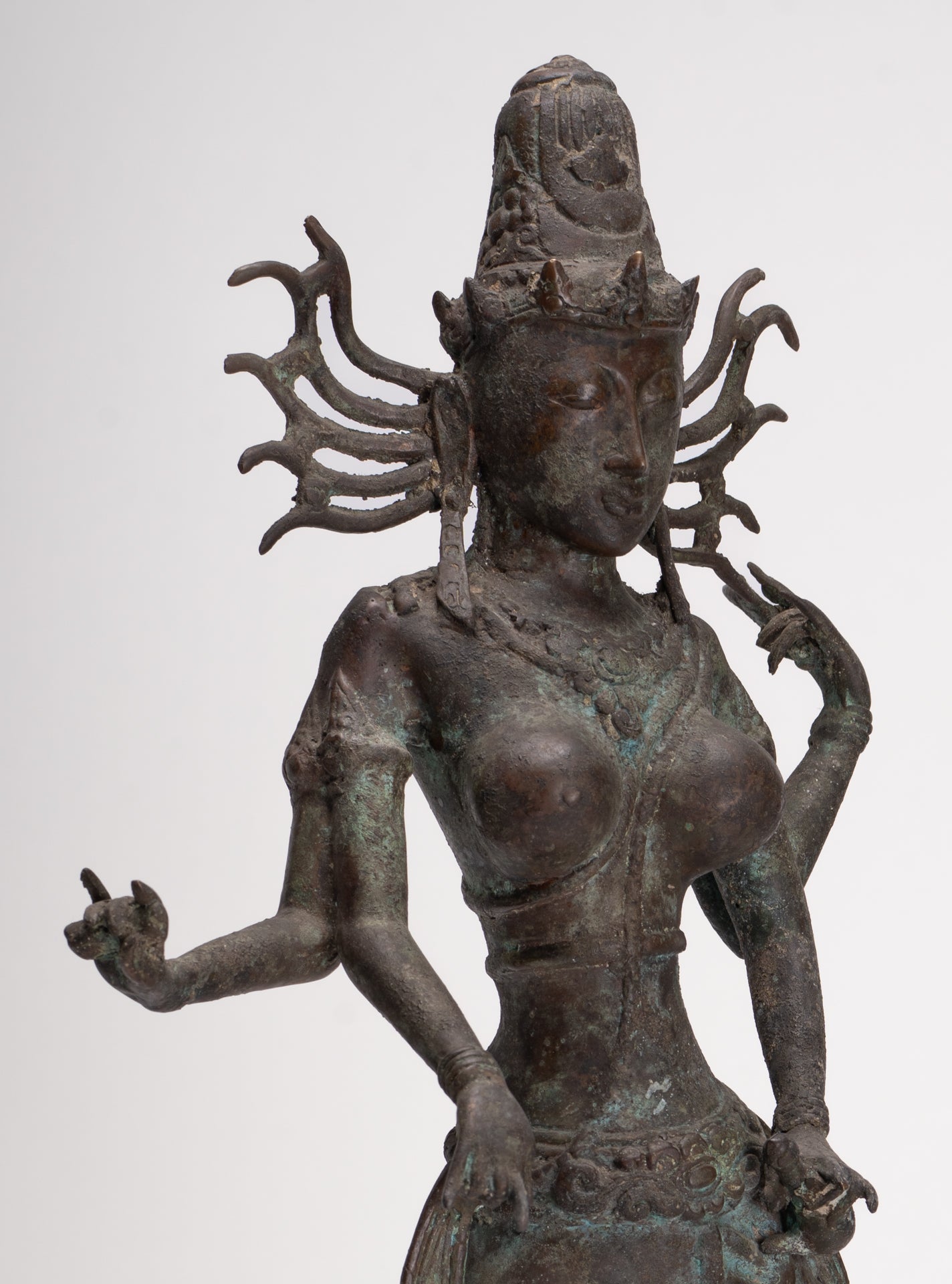 Statua Parvati - Statua Parvati giavanese in bronzo antico in stile indonesiano 58 cm/23"