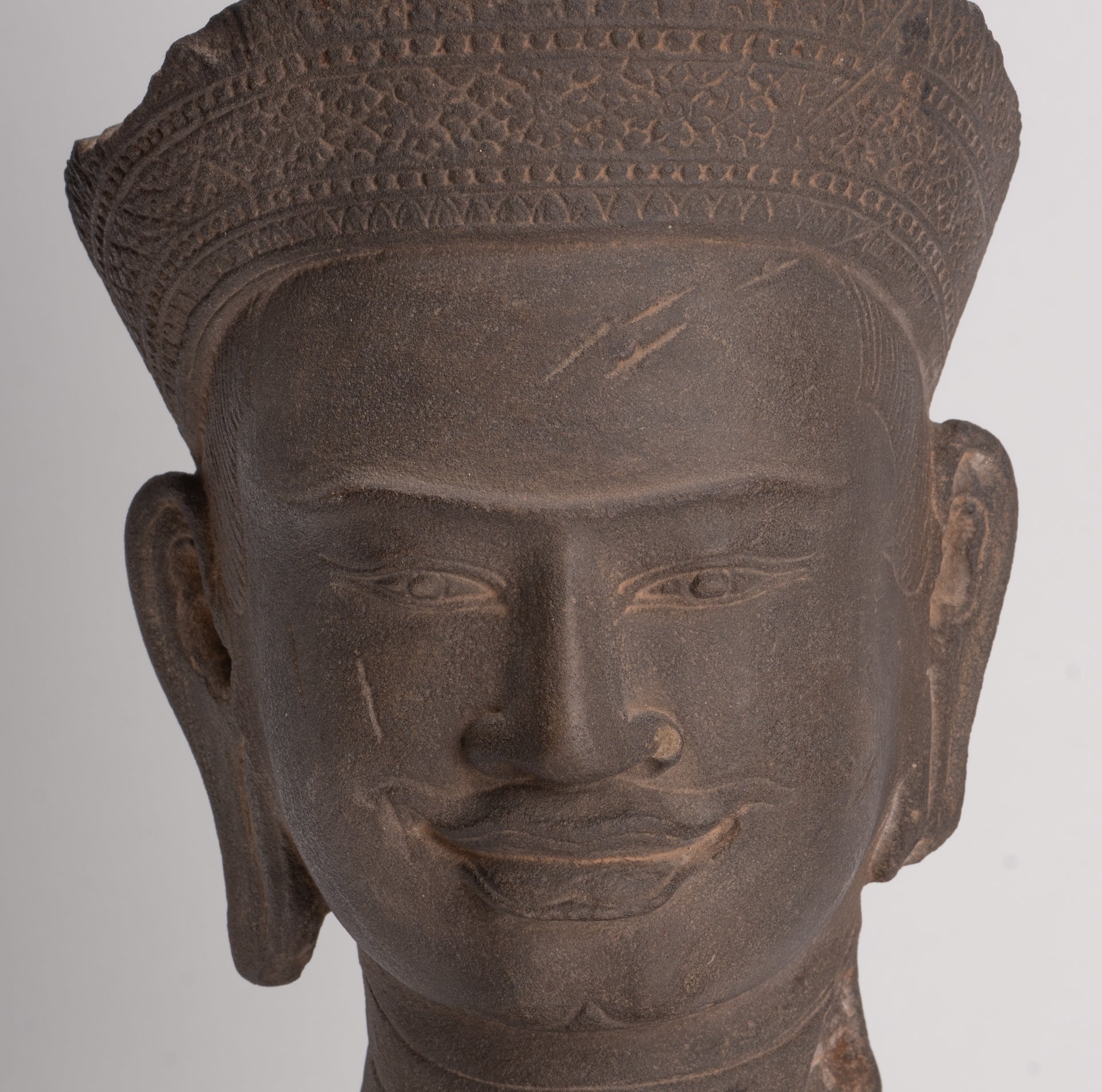 Testa Khmer Vishnu montata su pietra in stile Angkor Wat antico - 29 cm / 12"