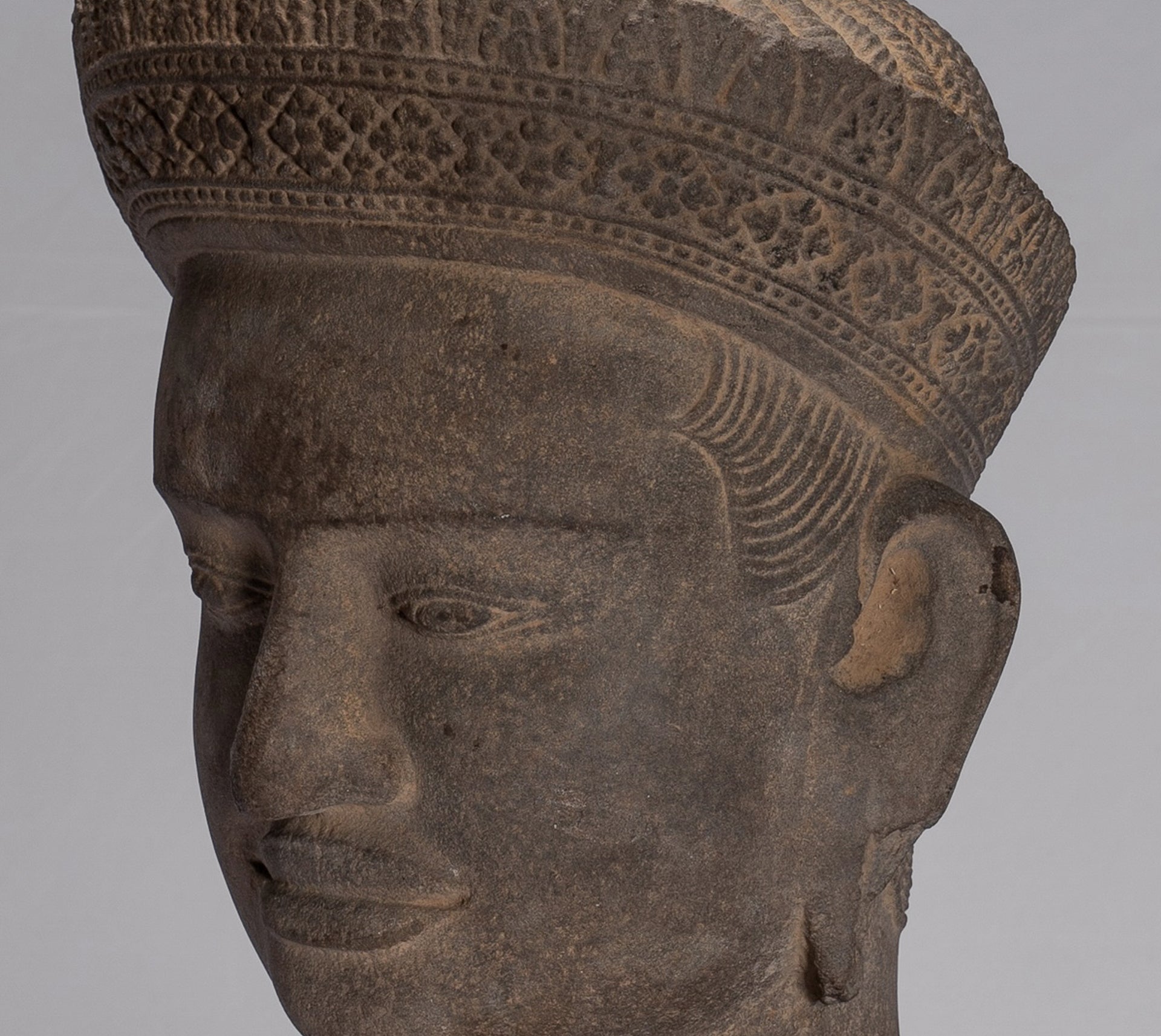 Vishnu Statue - Antique Koh Ker Style Stone Mounted Khmer Vishnu Head - 47cm / 19"