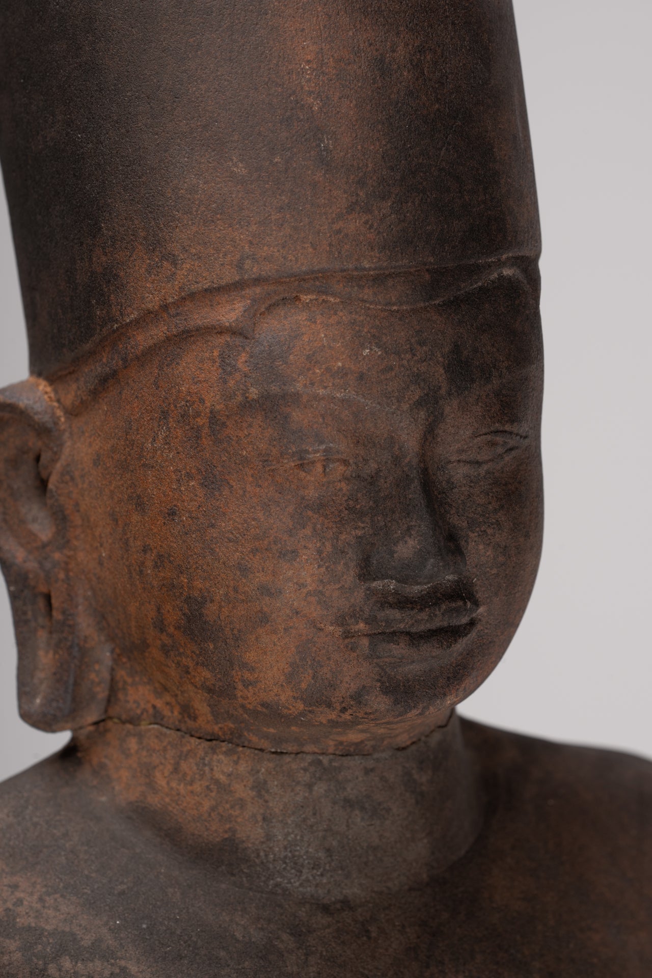 Vishnu Sculpture - Antique Phnom Da Style Mounted Sandstone Vishnu Statue - 73cm/29" 