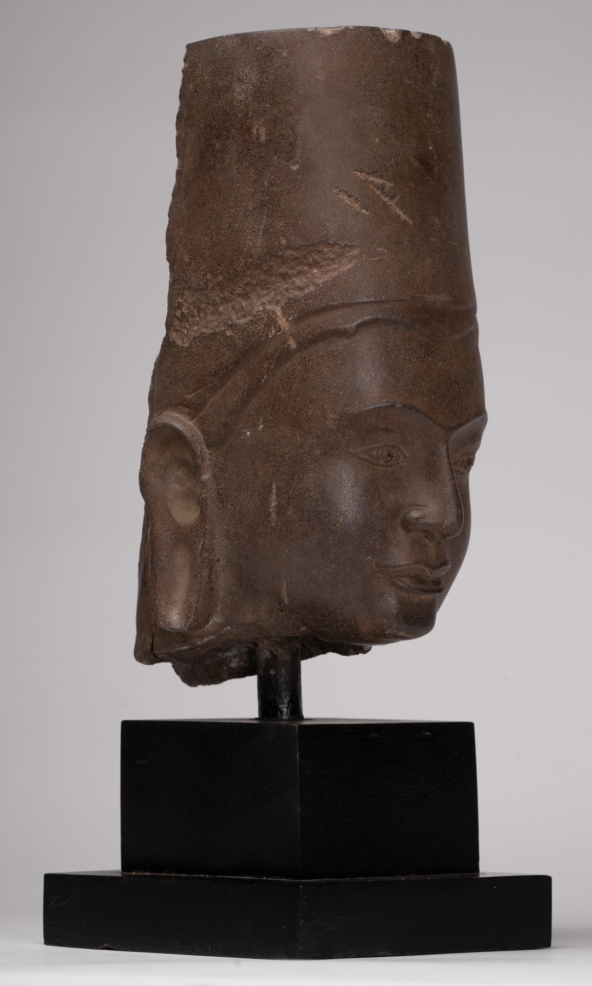 Vishnu Statue - Antique Phnom Da Style Stone Mounted Vishnu Head - 33cm/13"