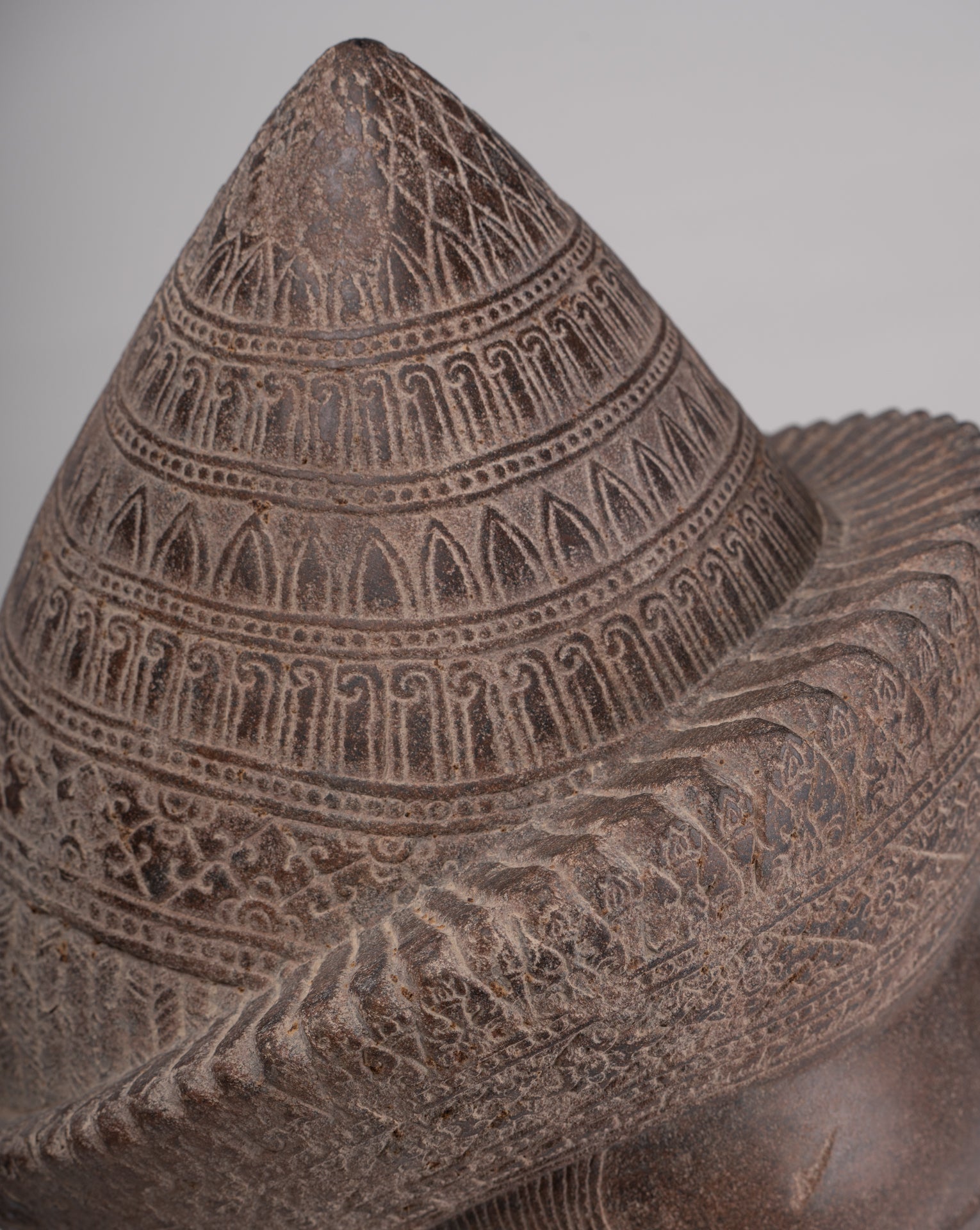 Vishnu -Statue - Antike Banteay Srei Stone Stone Montierte Khmer Vishnu Kopf - 51 cm / 20 "