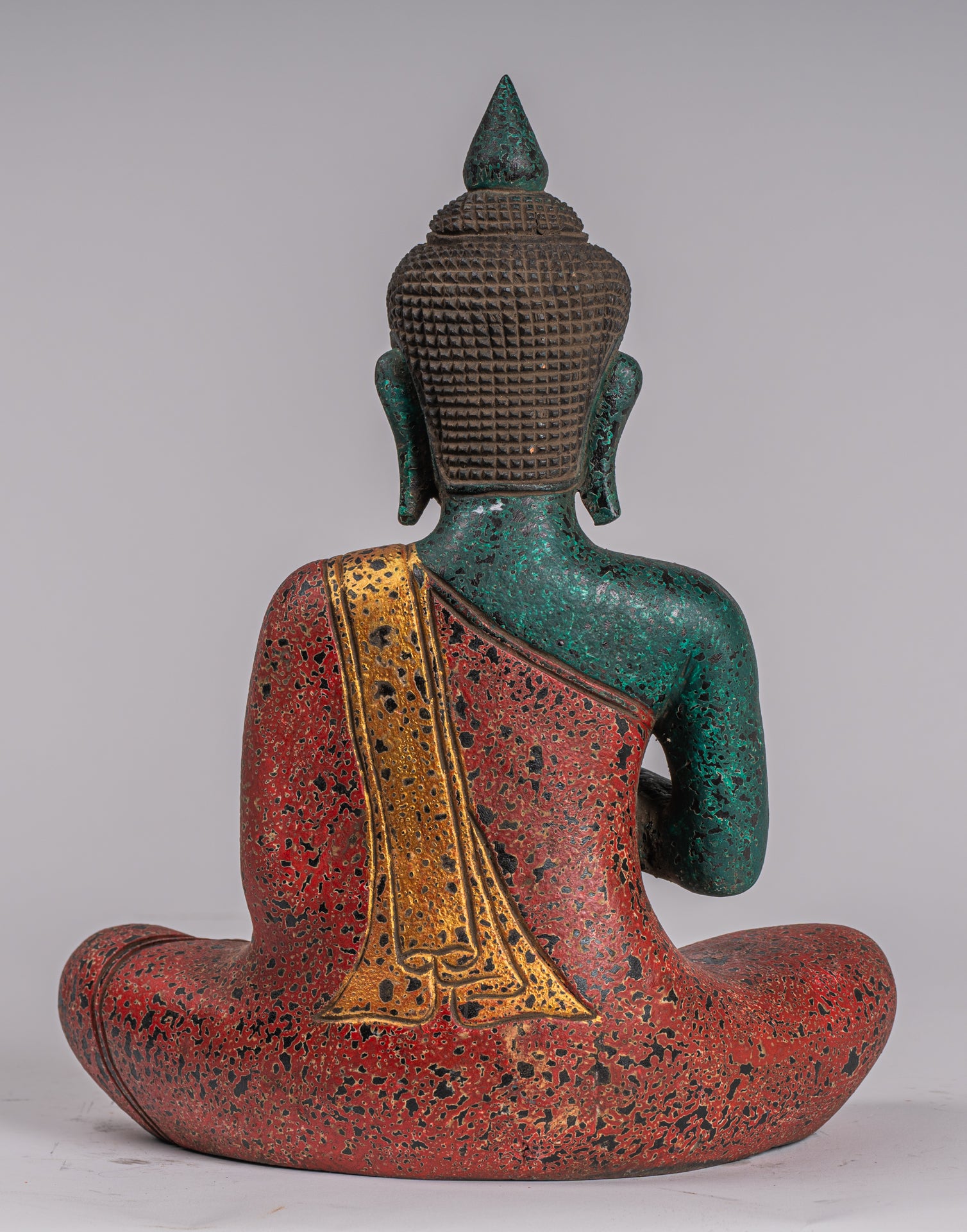 Estatua de Buda - Estatua de Buda de Madera de Camboya Antigua de Camboya.