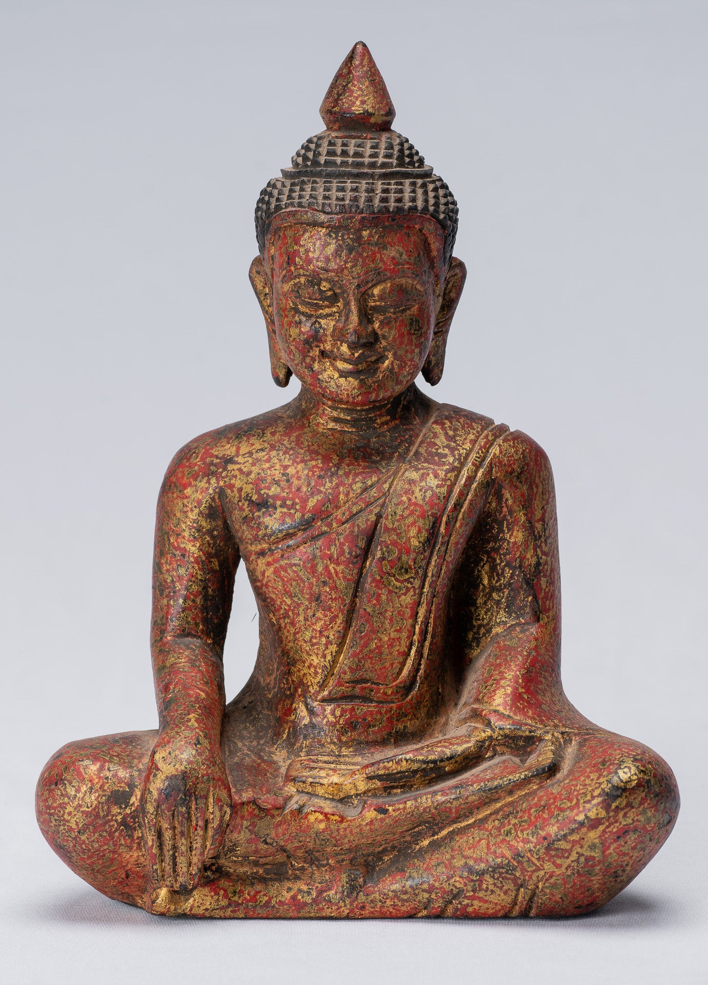 Statue de Bouddha - Statue de Bouddha des Lumières en bois assis de style khmer antique d'Asie du Sud-Est - 21 cm/8"