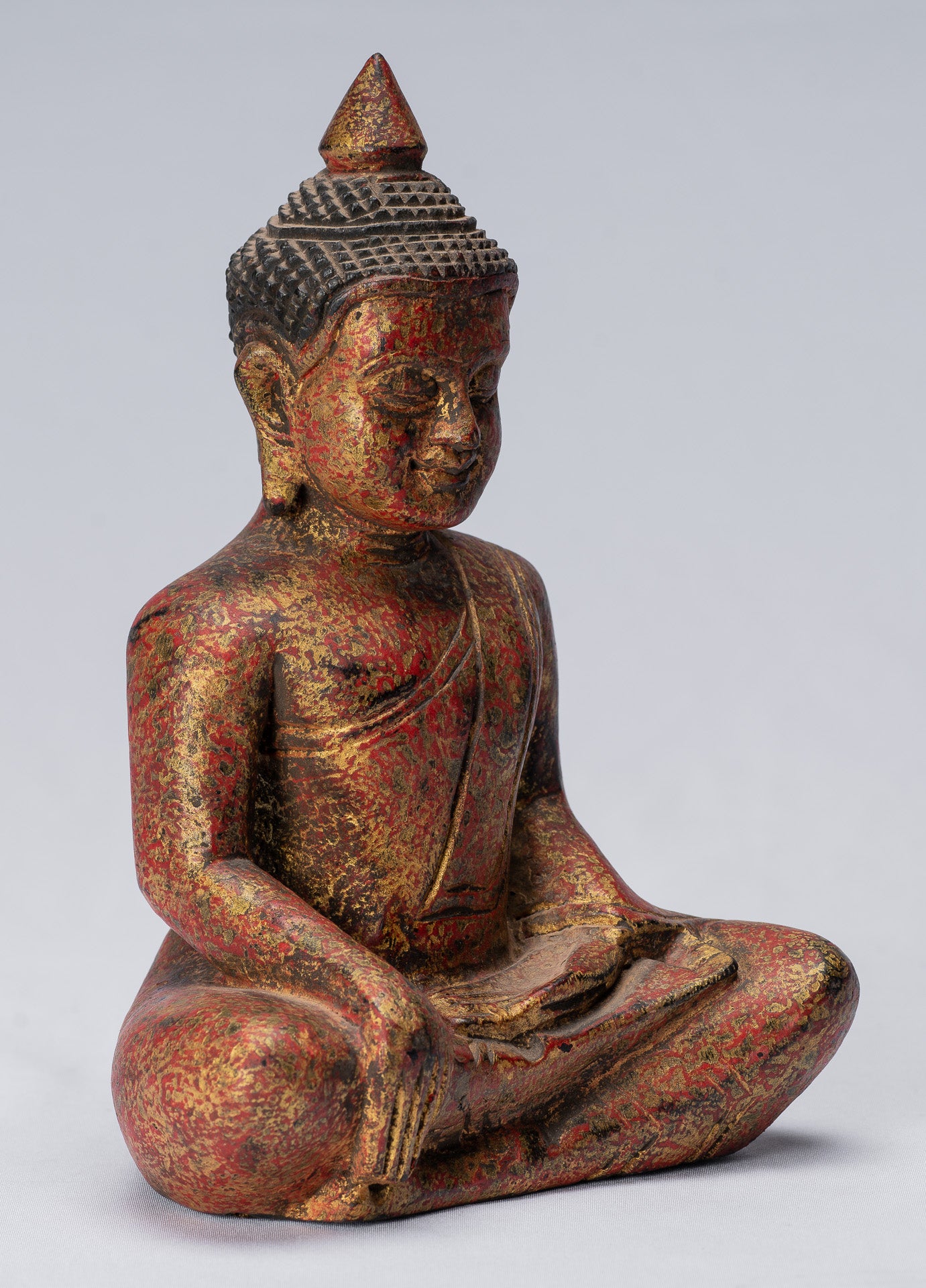 Statue de Bouddha - Statue de Bouddha des Lumières en bois assis de style khmer antique d'Asie du Sud-Est - 21 cm/8"