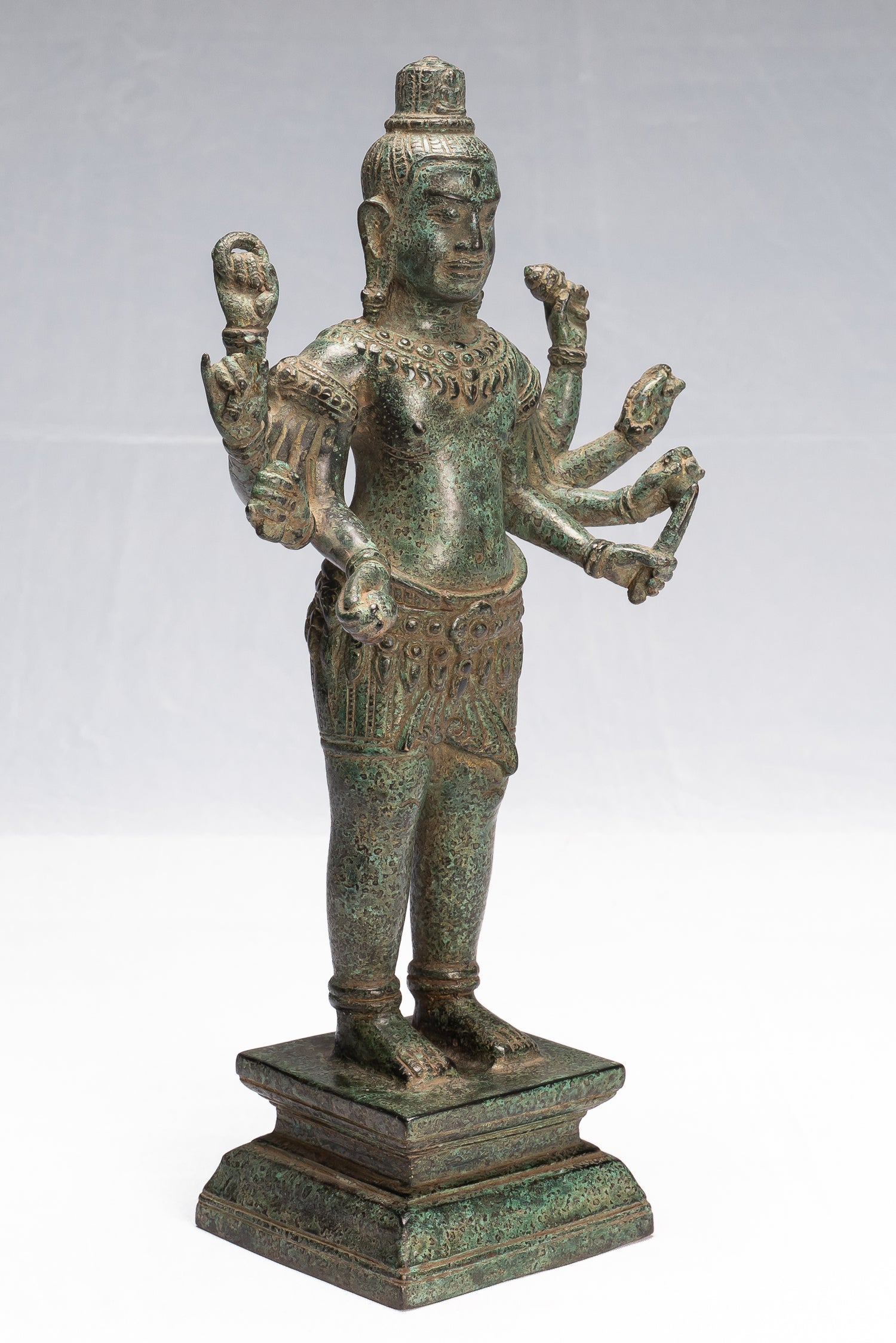 Antike Lokeshvara-Statue aus Bronze im Khmer-Stil im Angkor Wat-Stil – 37 cm.