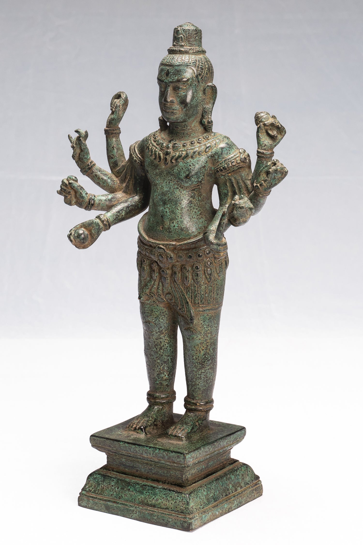 Antike Lokeshvara-Statue aus Bronze im Khmer-Stil im Angkor Wat-Stil – 37 cm.