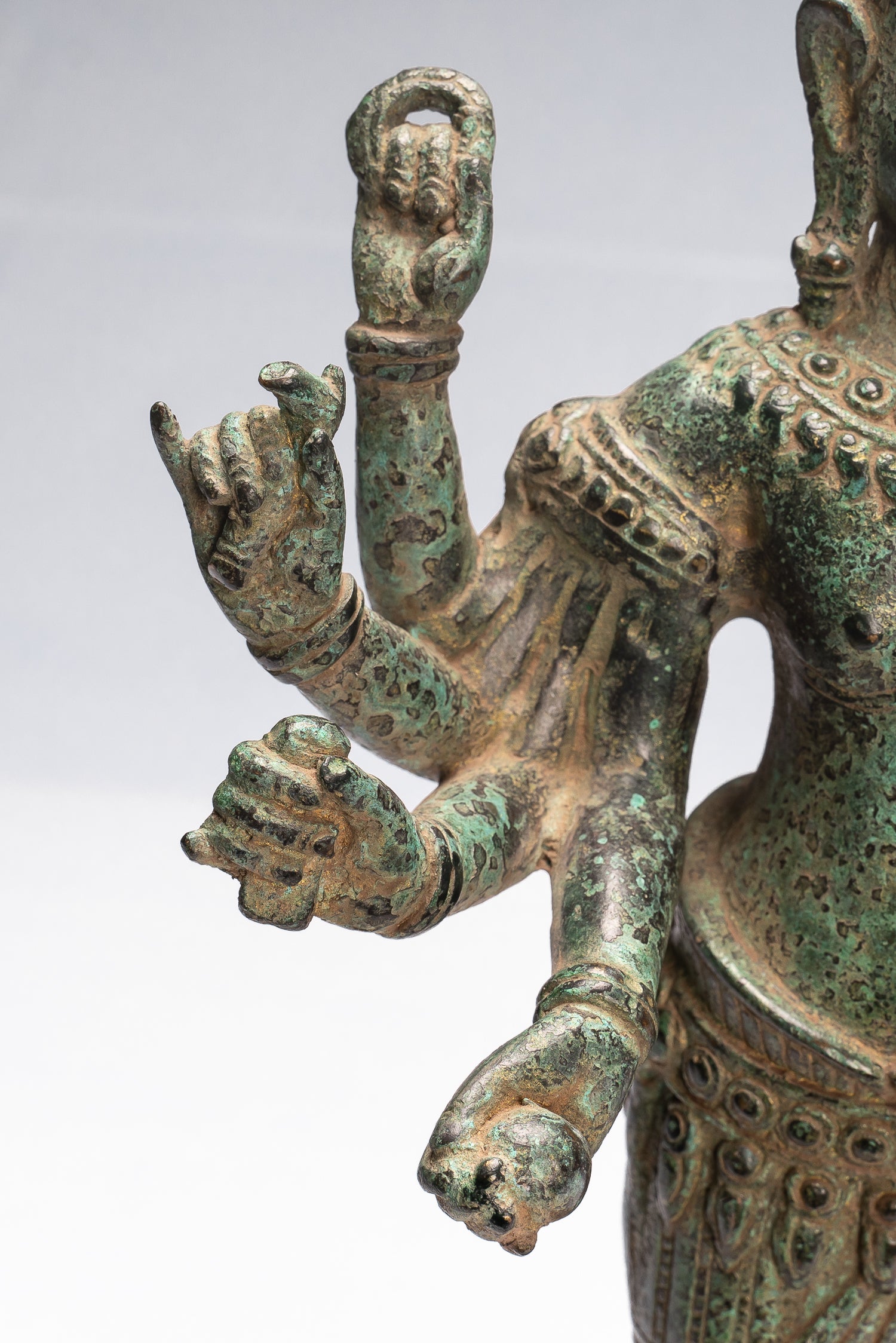 Antike Lokeshvara-Statue aus Bronze im Khmer-Stil im Angkor Wat-Stil – 37 cm.