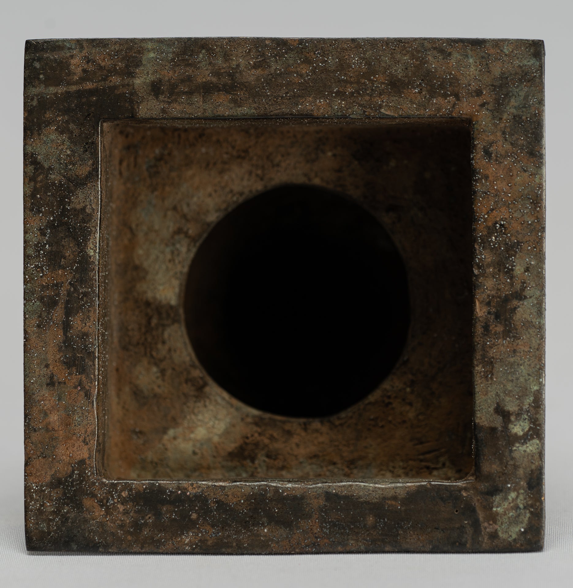 Statue de Tara – Statue antique de style Java Majapahit assise en bronze Devi Tara – 17 cm/7"