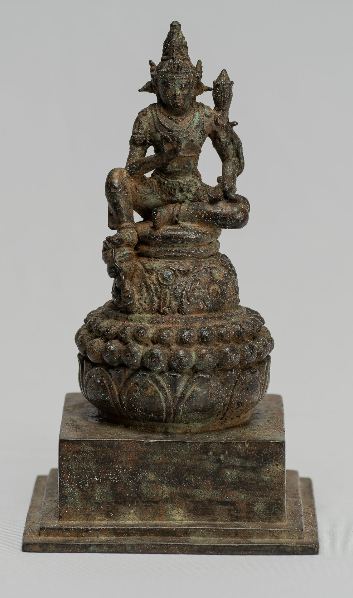 Statue de Tara – Statue antique de style Java Majapahit assise en bronze Devi Tara – 17 cm/7"