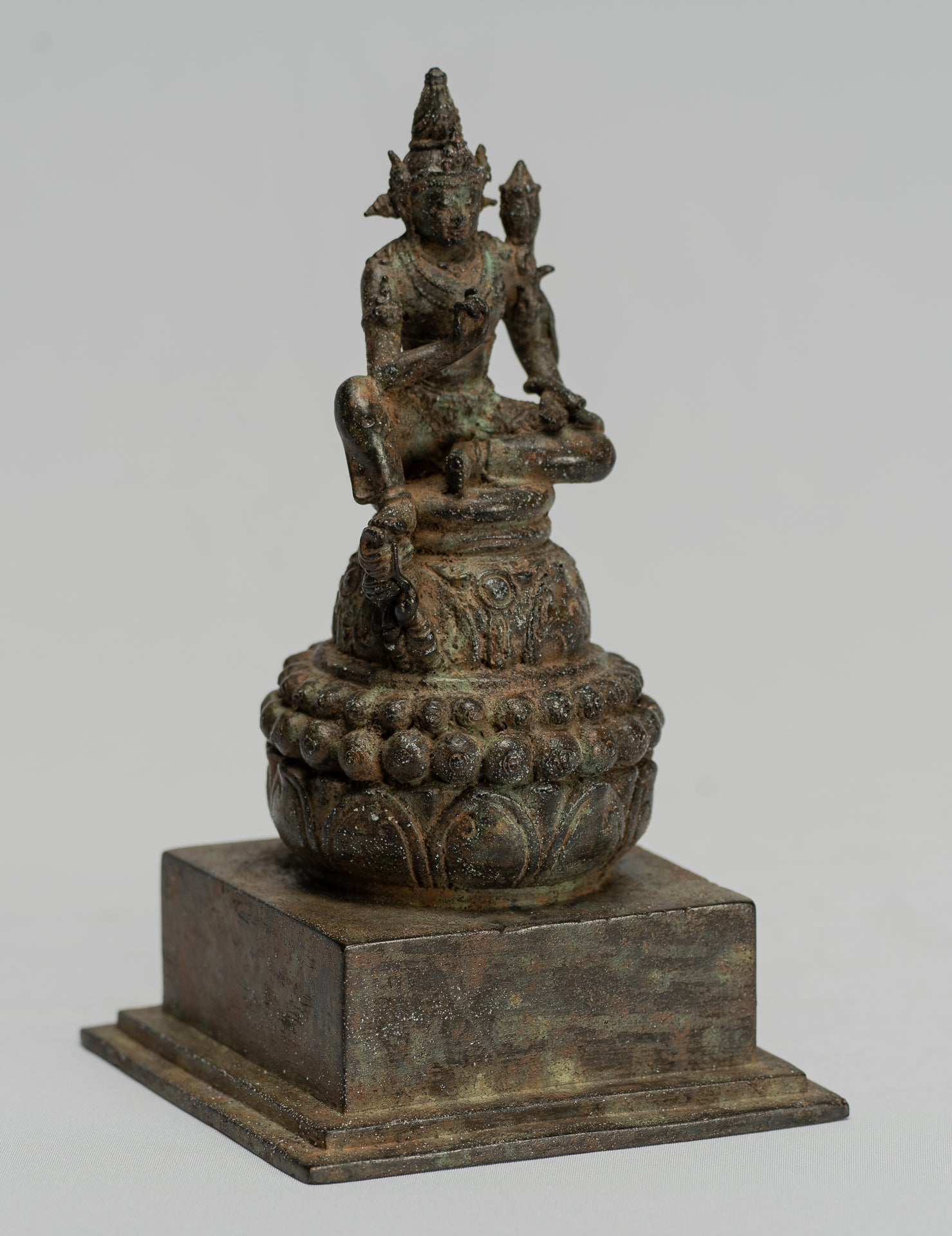 Statue de Tara – Statue antique de style Java Majapahit assise en bronze Devi Tara – 17 cm/7"