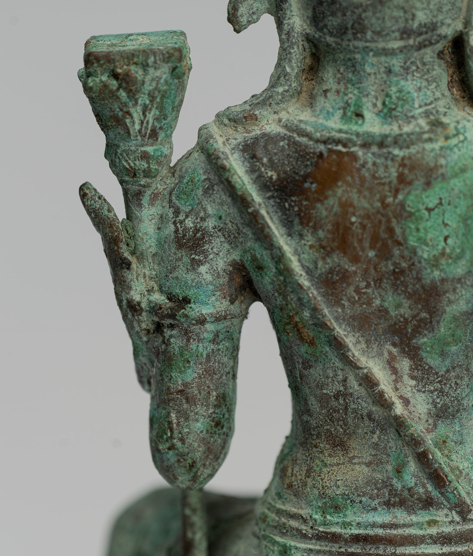 Estatua de Tara - Estatua de Bronce Devi Tara de bronce de bronce sentado de Majapahit antiguo - 20.5cm/8 "