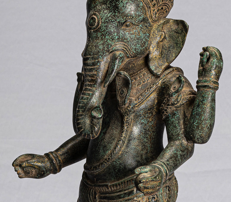 Ganesha-Statue – Antiker Khmer-Stil, montierte stehende Bronze-Angkor-Wat-Ganesha-Statue – 59 cm/24 Zoll