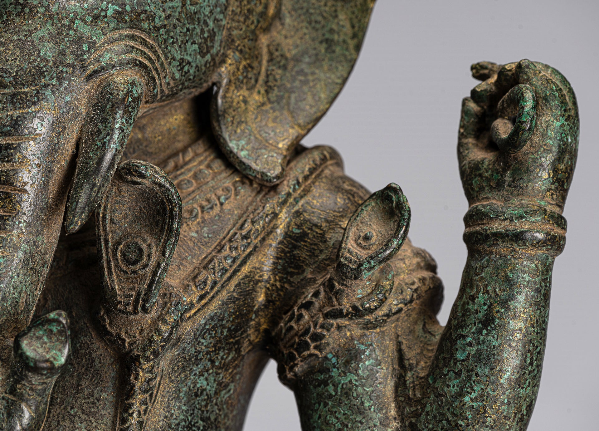 Ganesha-Statue – Antiker Khmer-Stil, montierte stehende Bronze-Angkor-Wat-Ganesha-Statue – 59 cm/24 Zoll