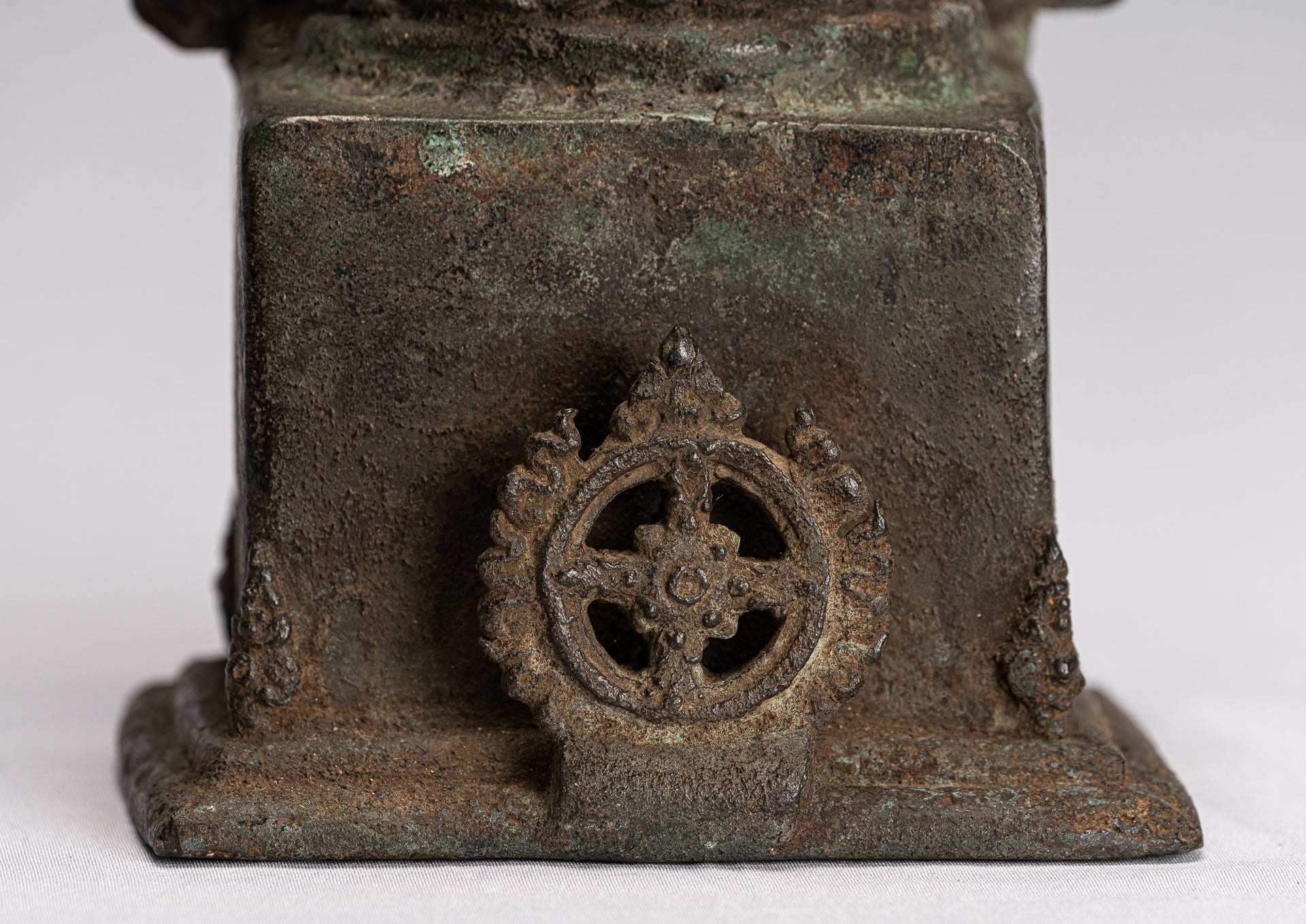 Estatua de Buda - Estilo indonesio antiguo de bronce sentado Javanese Buda - 28 cm/11 "