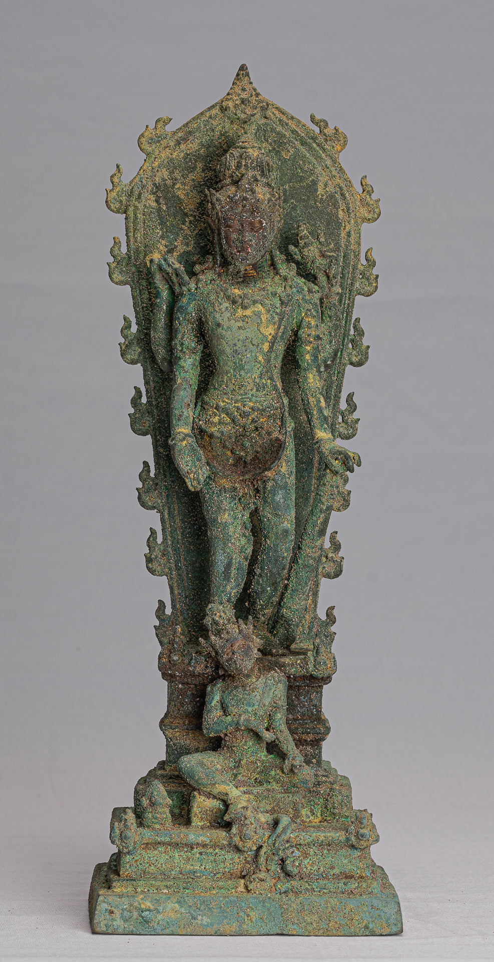 Vishnu - Statue de Vishnu debout en bronze Majapahit Java antique de style indonésien - 38 cm/15"