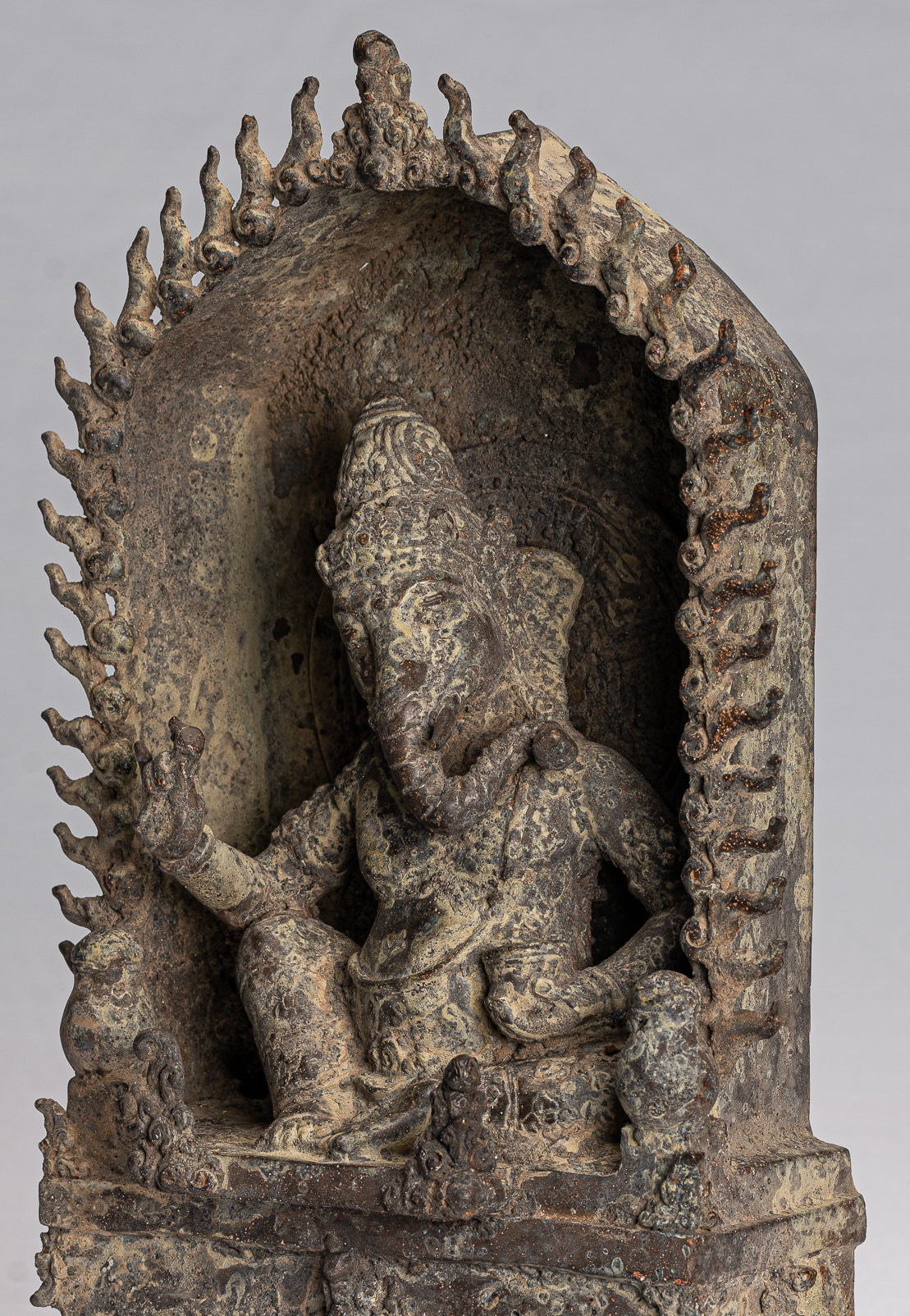 Ganesha Statue. Antike Javanischer Stil Bronze Sitzende Majapahit Ganesha Statue mit 27cm/11"