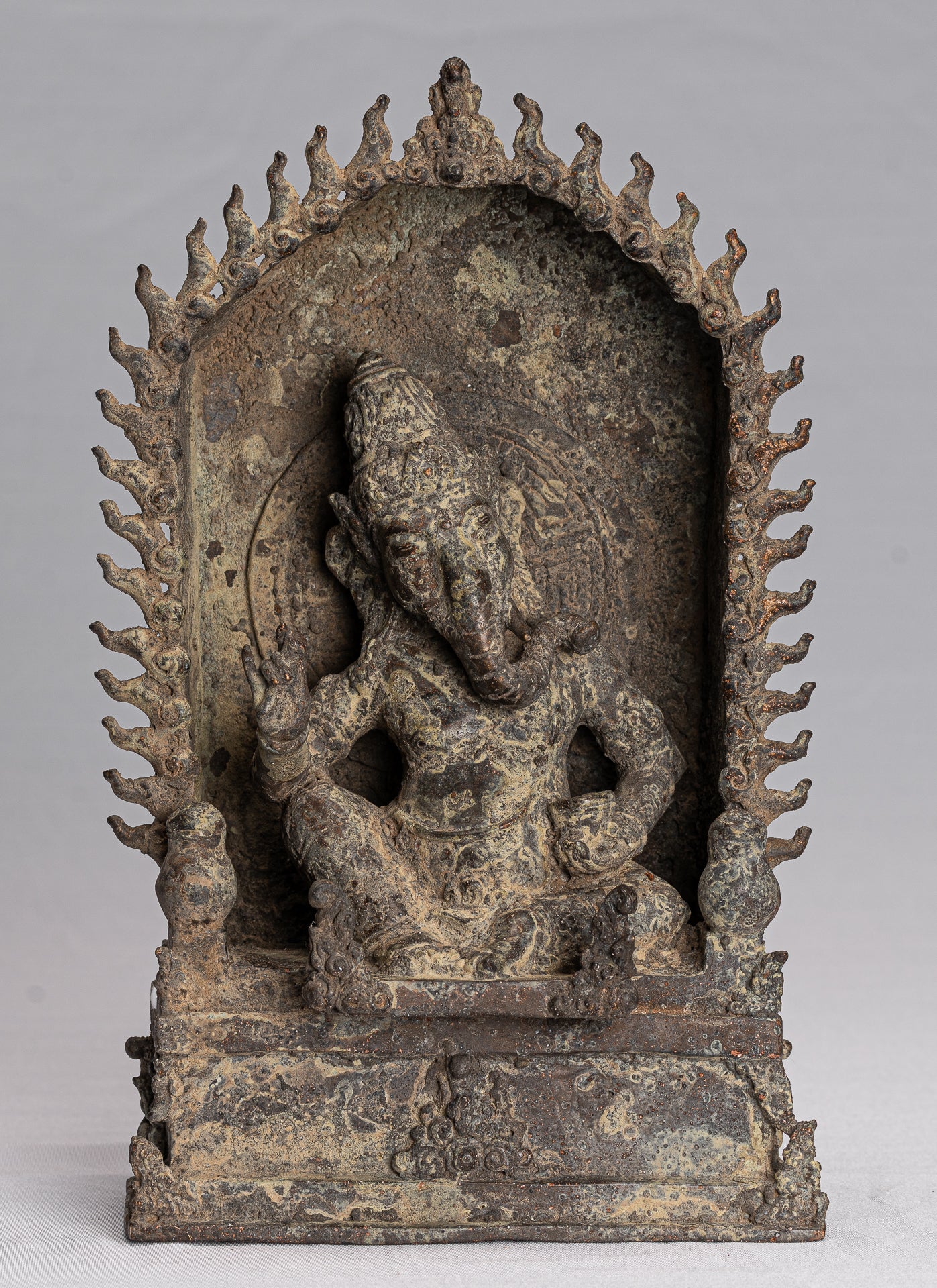 Ganesha Statue. Antike Javanischer Stil Bronze Sitzende Majapahit Ganesha Statue mit 27cm/11"