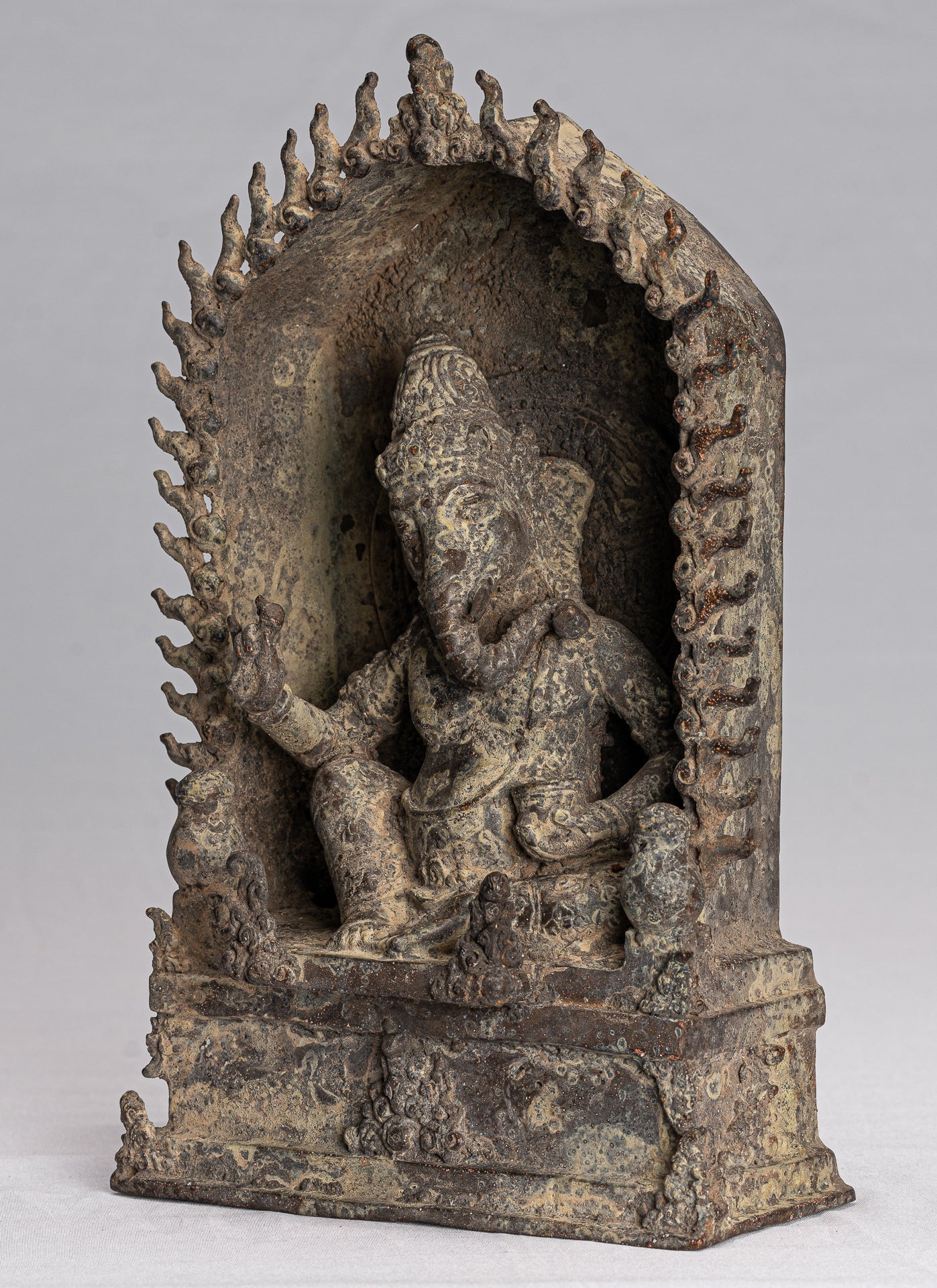 Ganesha Statue. Antike Javanischer Stil Bronze Sitzende Majapahit Ganesha Statue mit 27cm/11"