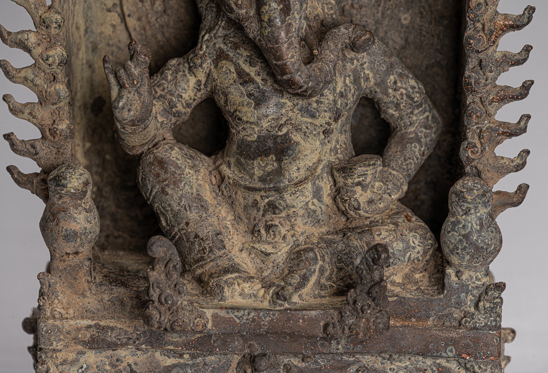 Ganesha Statue. Antike Javanischer Stil Bronze Sitzende Majapahit Ganesha Statue mit 27cm/11"