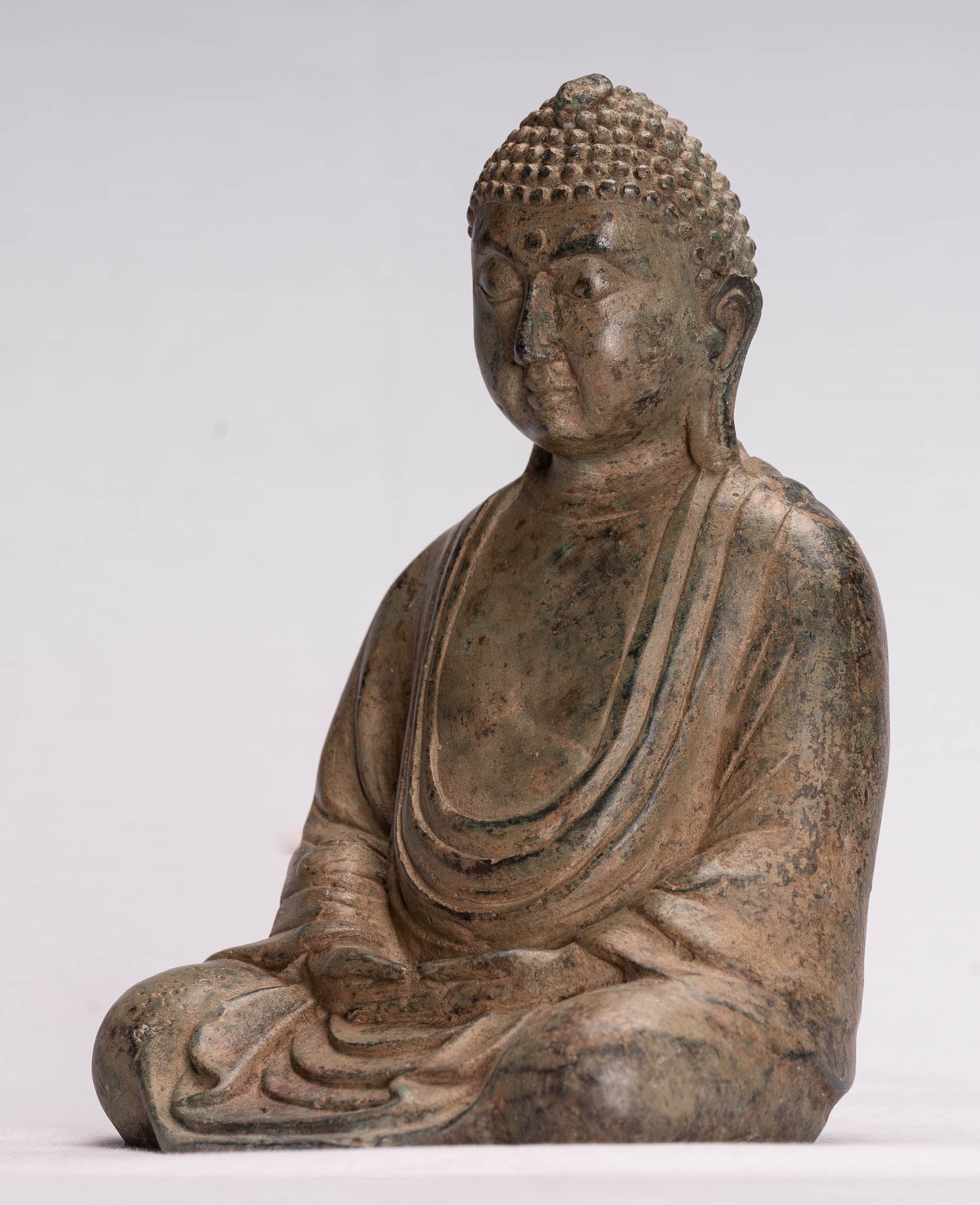 Bouddha japonais – Statue de Bouddha Amitabha de méditation assise en bronze de style japonais antique – 18 cm