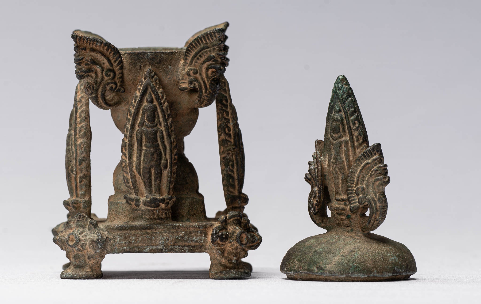 Estatua de Buda - Organización de bronce de estilo tailandés Buddha y Naga Stupa -14cm/6 "de alto