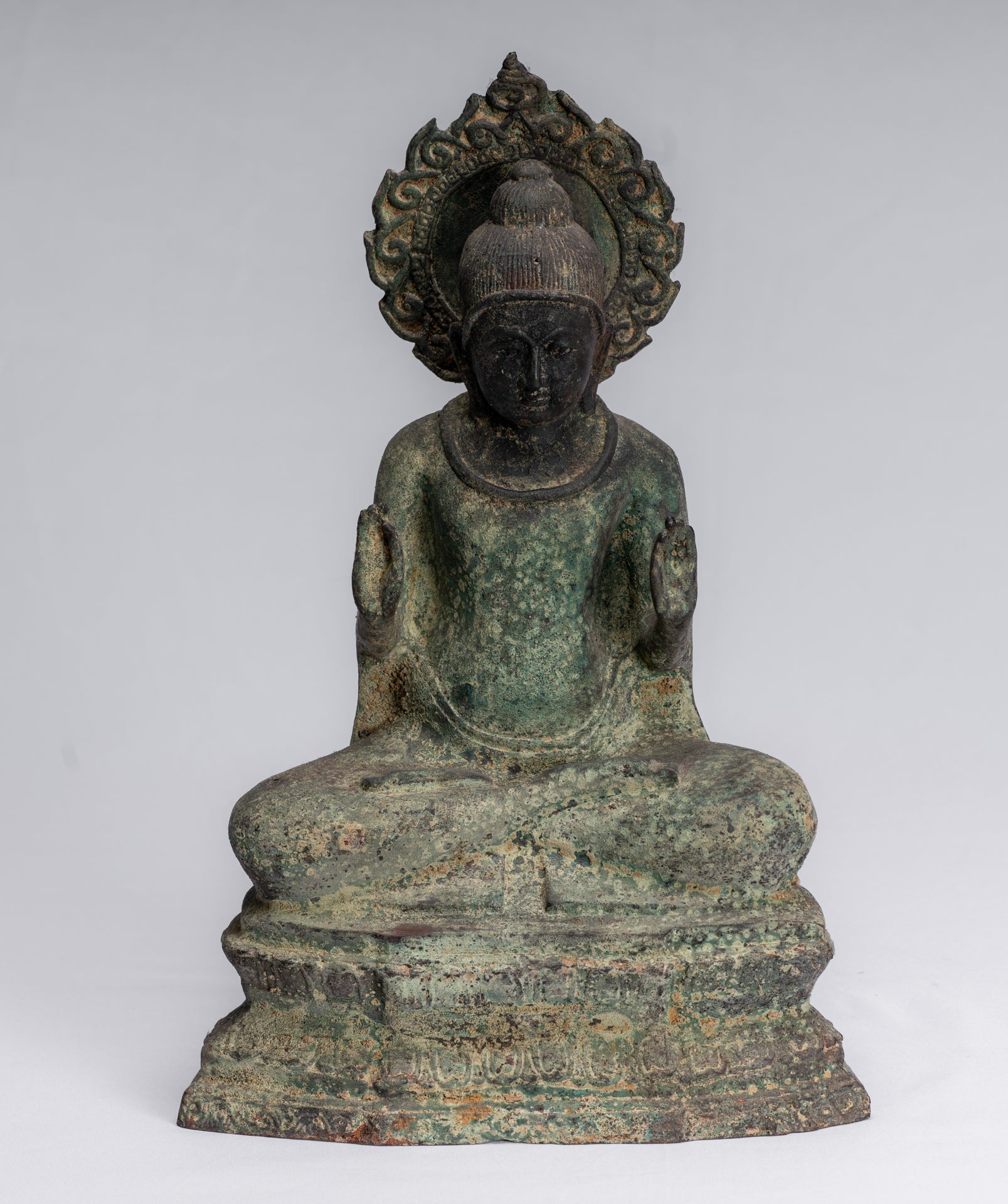 Buddha-Statue – Antike sitzende Bronze-Schutz-Buddha-Statue im japanischen Stil – 34 cm/14 Zoll