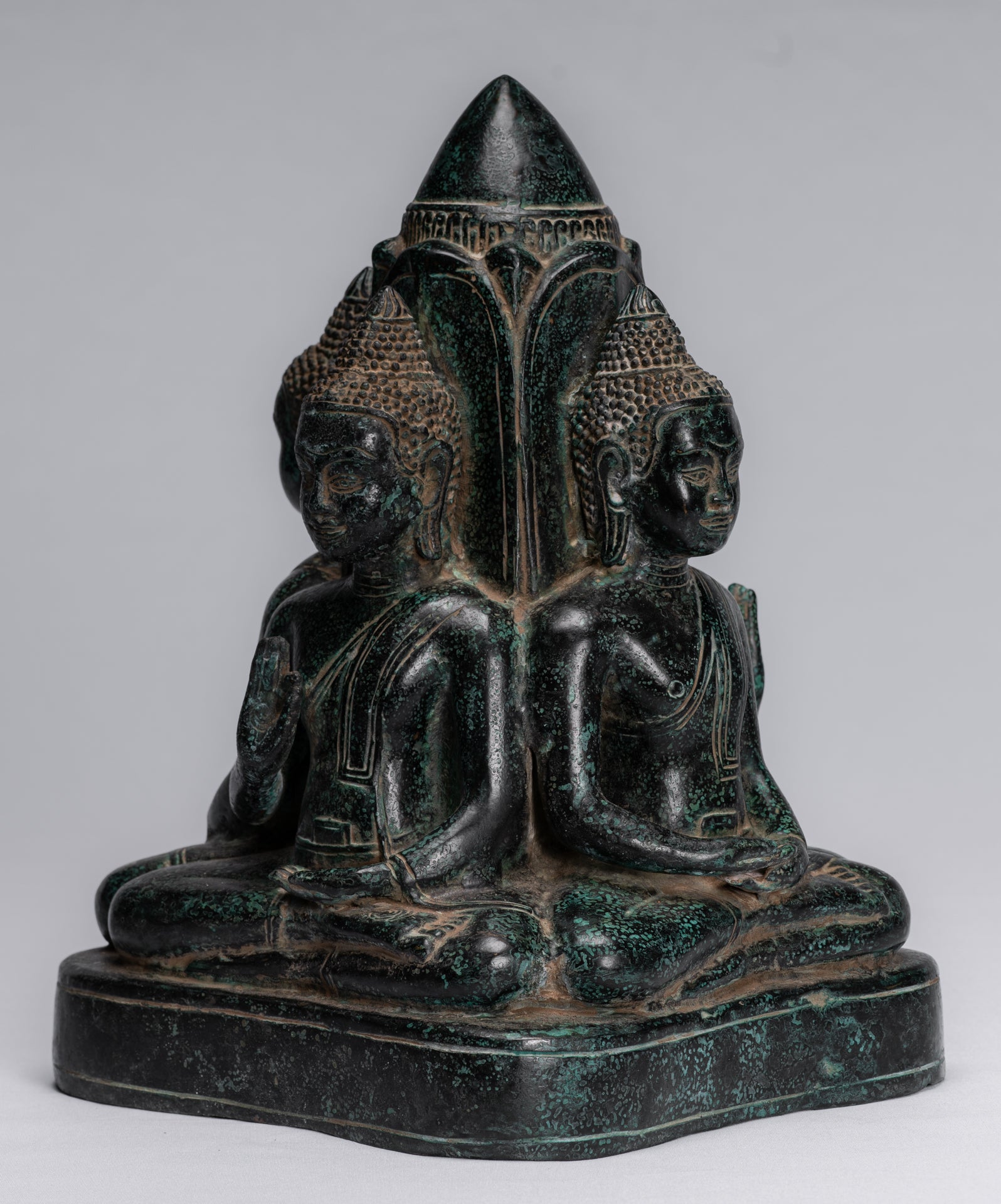 Statue antique de Bouddha à quatre voies en bronze de style khmer d'Asie du Sud-Est - 28 cm/11"