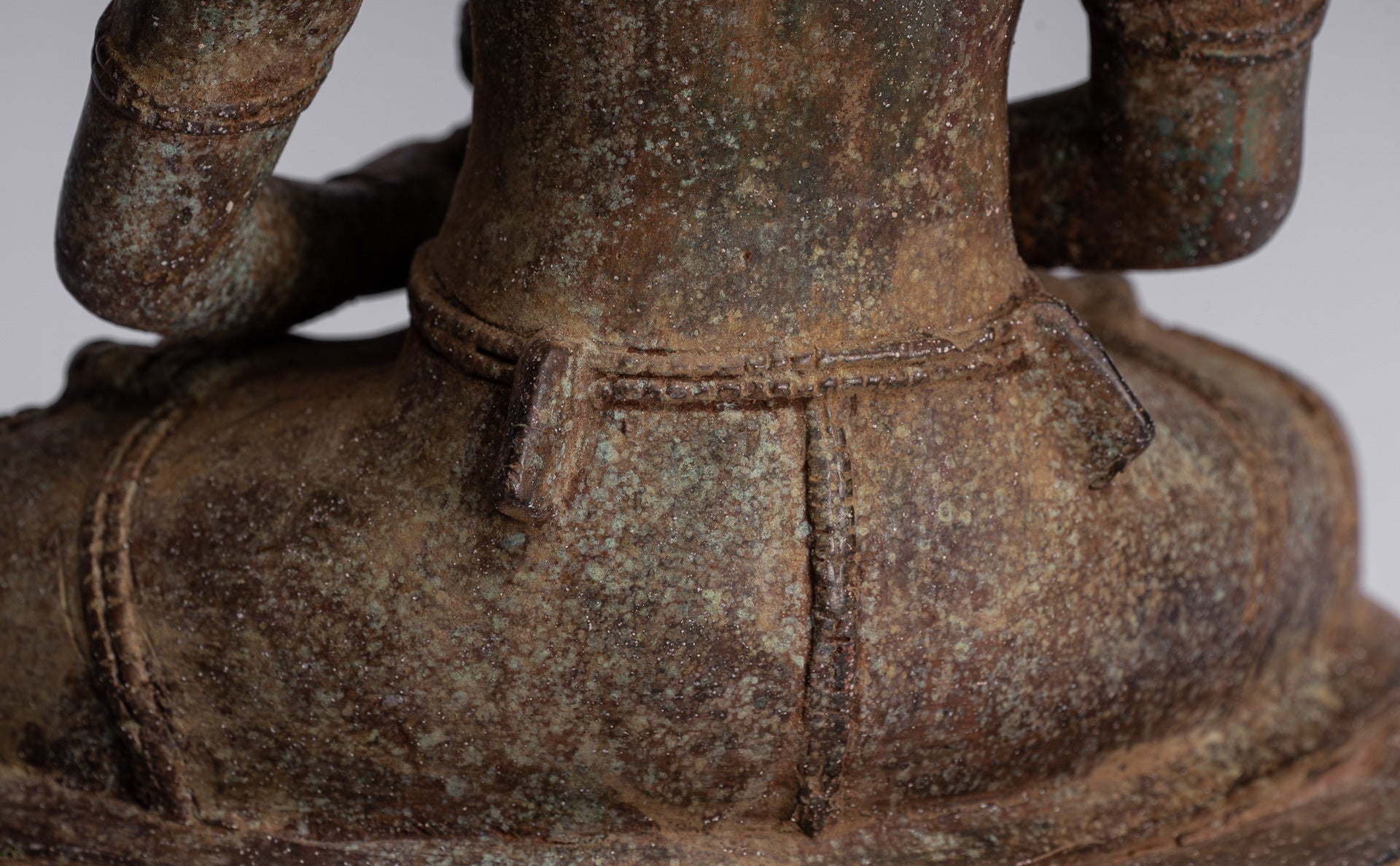 Buddha Statue mit Antique Indonesische Stil Bronze Javanese Amitabha Buddha Statue mit 43cm/17"