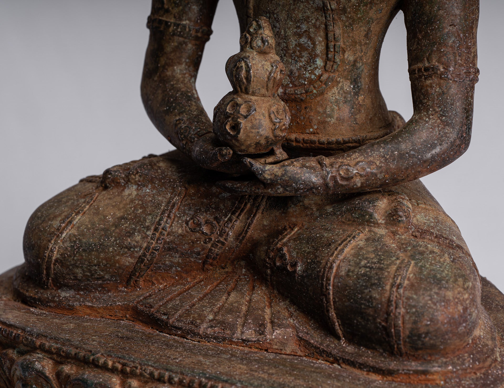 Buddha Statue mit Antique Indonesische Stil Bronze Javanese Amitabha Buddha Statue mit 43cm/17"