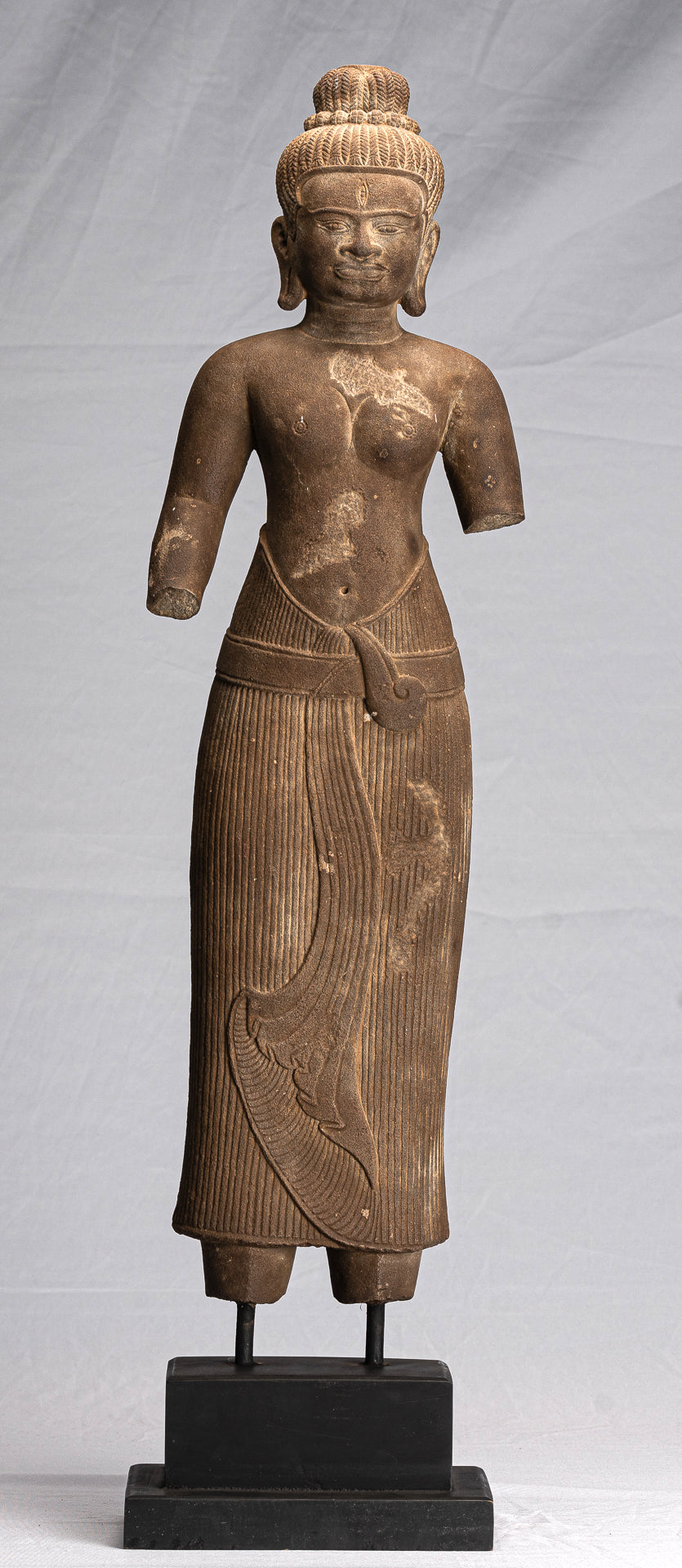 Statue de Lakshmi – Pierre antique de style Baphuon Lakshmi / Devi Consort de Vishnu Torso – 73 cm/29"