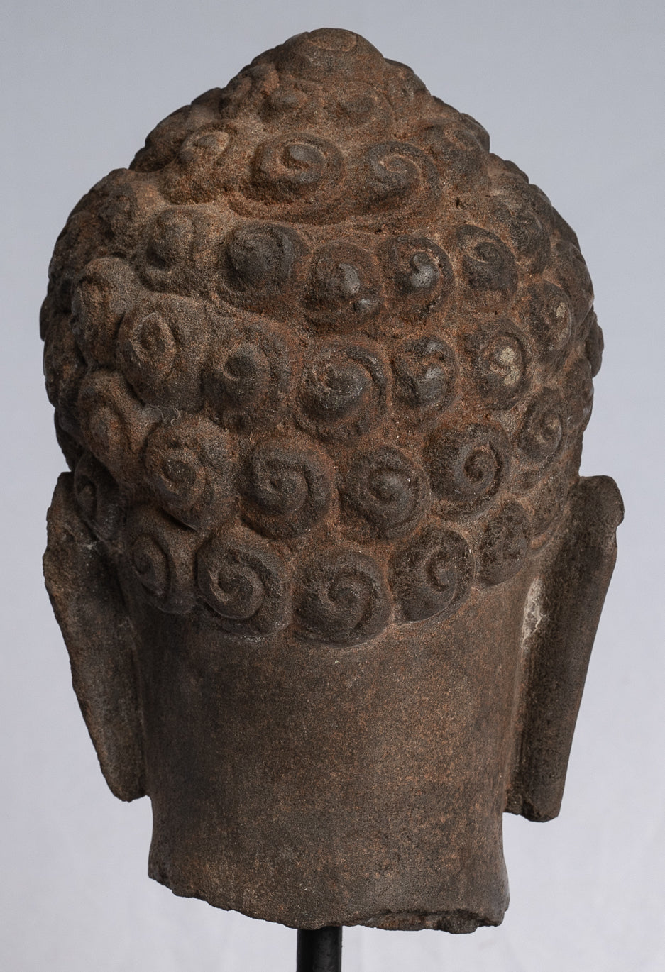 Statue de Bouddha – Statue antique de tête de Bouddha en pierre thaïlandaise de style Dvaravati – 22 cm.