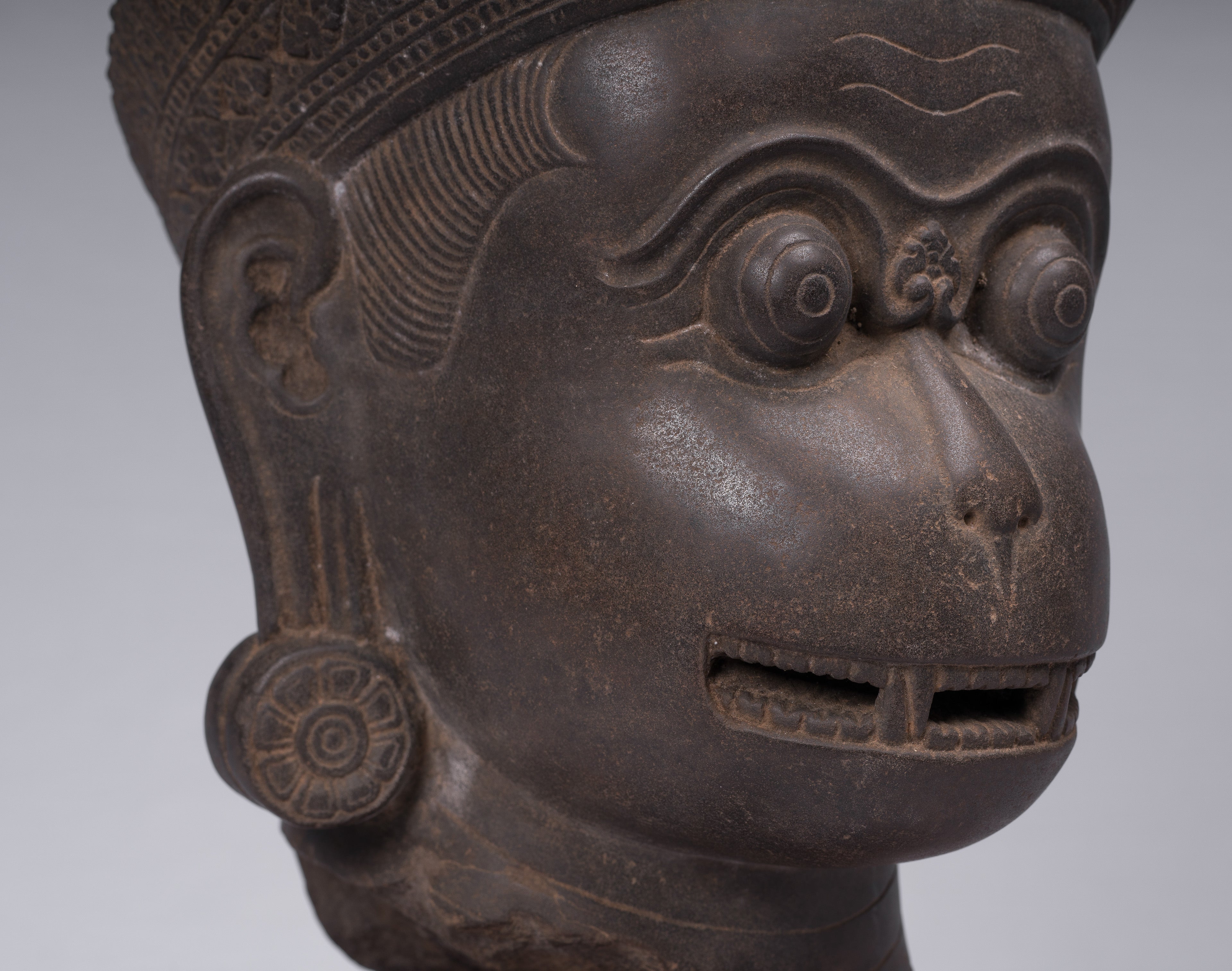 Antique JMER Style Stone Banteay Srei Hindu Dios Hanuman Estatua - 55 cm/22 "de alto