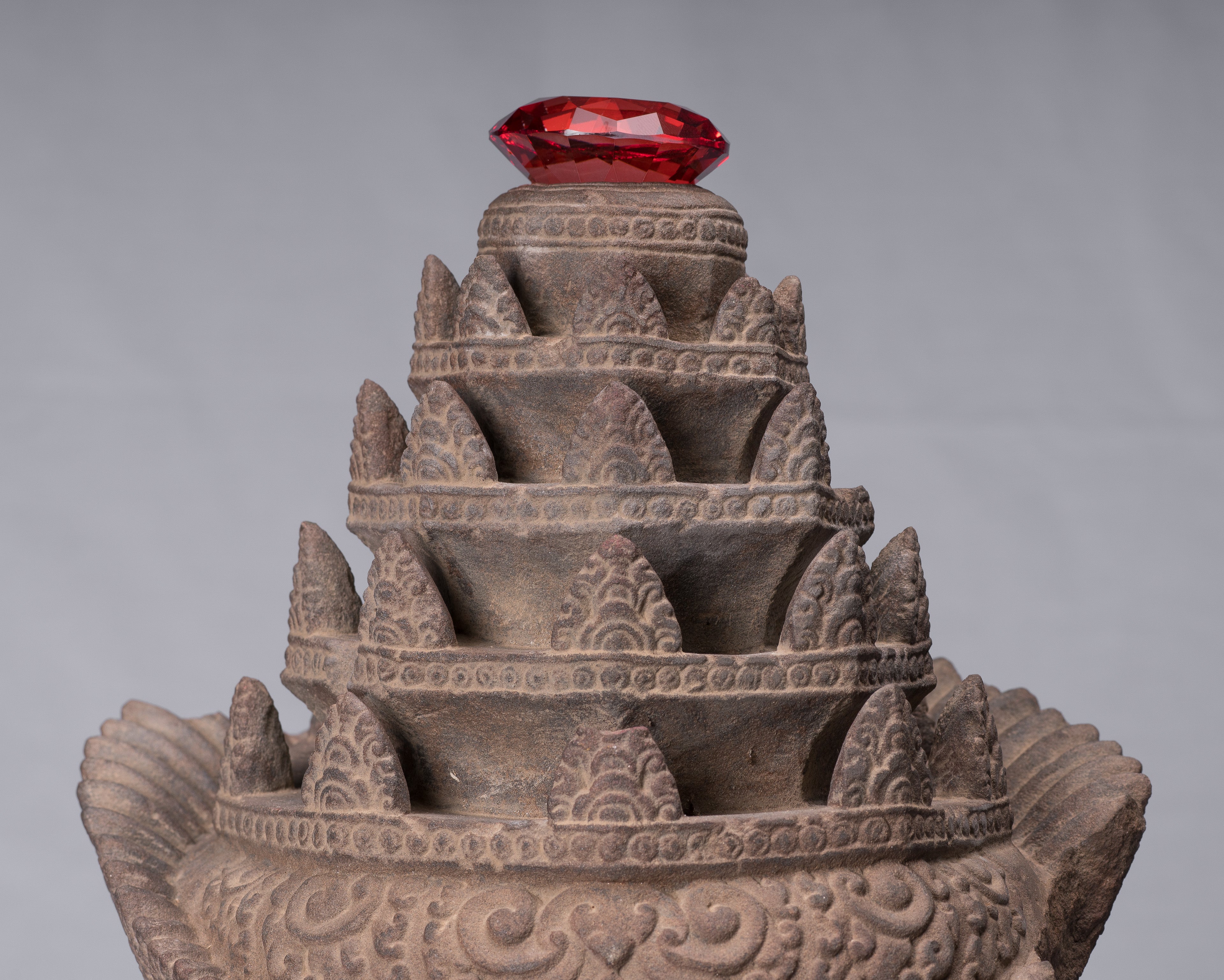 Statue Vishnu - Antique Banteay Srei Stone Stone Monted Khmer Vishnu Head - 56cm / 22 "