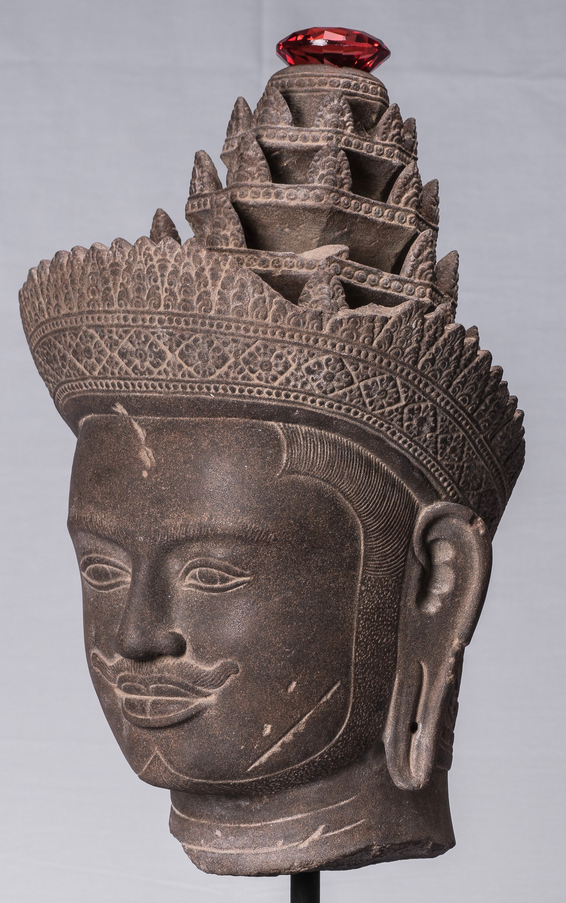 Statue Vishnu - Antique Banteay Srei Stone Stone Monted Khmer Vishnu Head - 56cm / 22 "