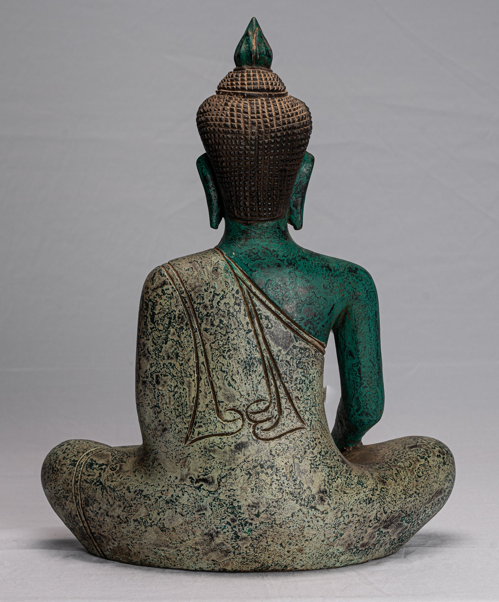 Buddha-Statue – Antiker Khmer-Stil Südostasien, sitzende Erleuchtungs-Buddha-Statue aus Holz – 43 cm/17 Zoll