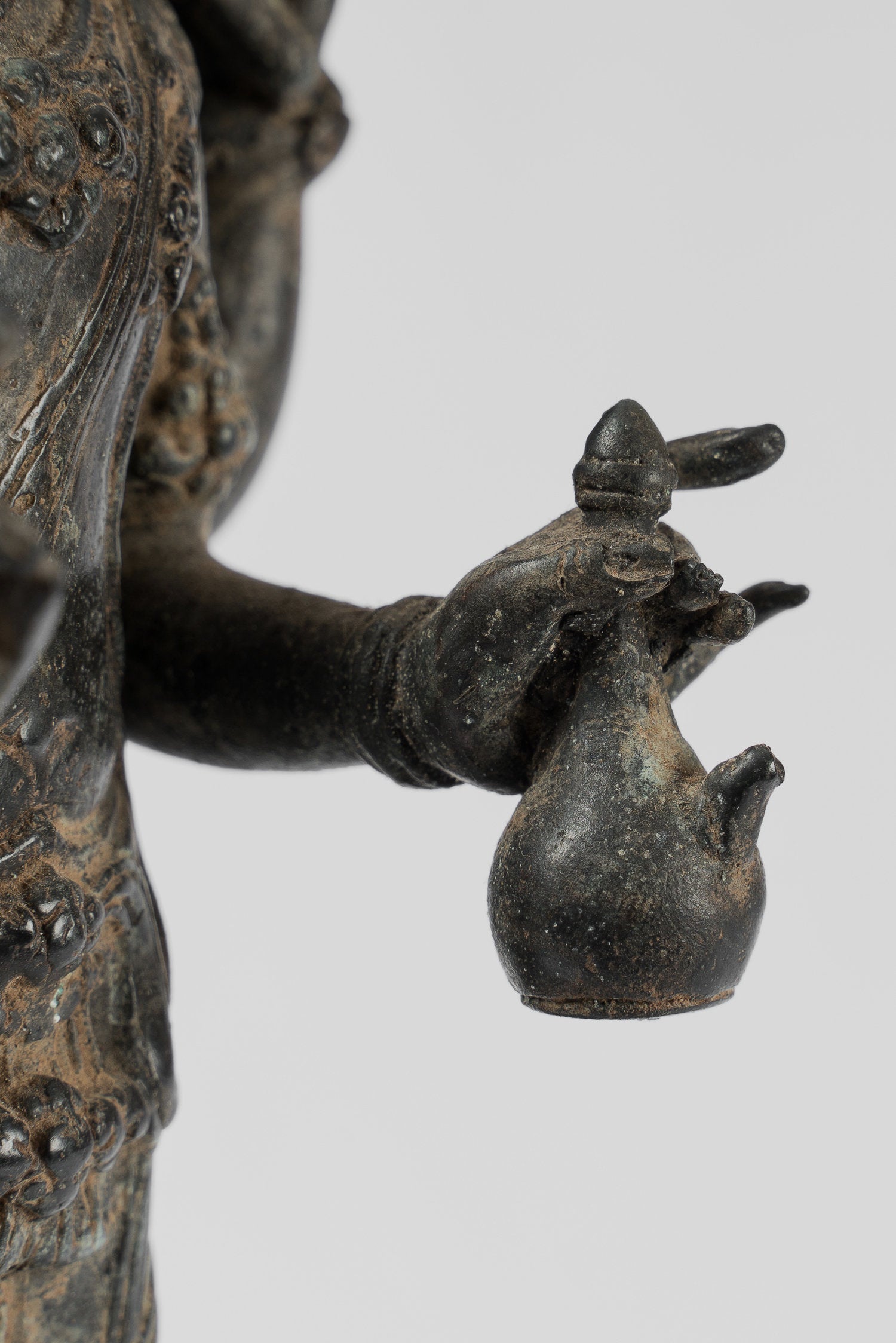 Estatua de Bronce Vishnu de estilo indonesio antiguo - Protector y Preservador - 37 cm/15 "