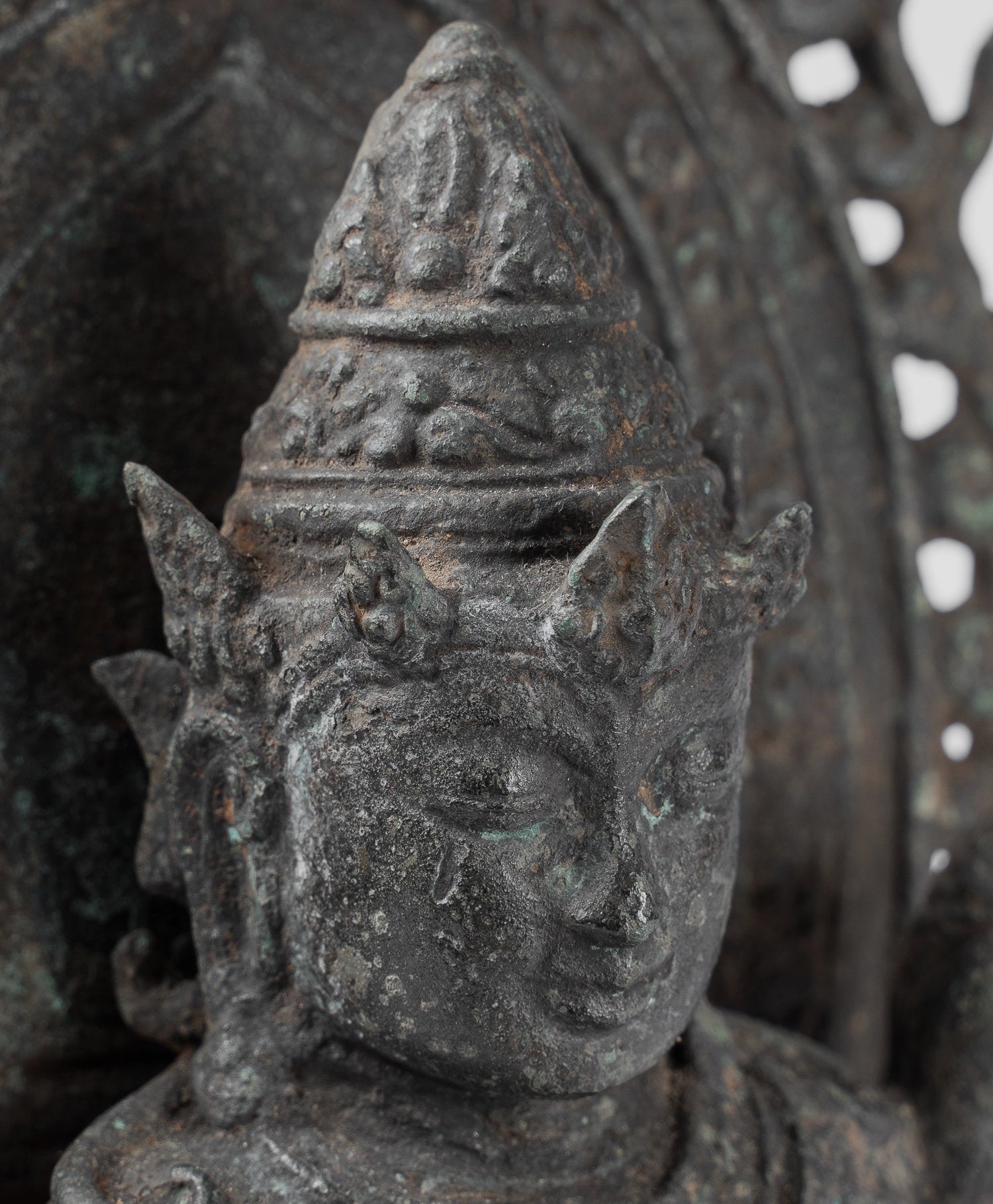 Estatua de Tara - Estatua de Bronce Devi Tara de bronce sentado de Majapahit antiguo de Java - 32 cm/13 "