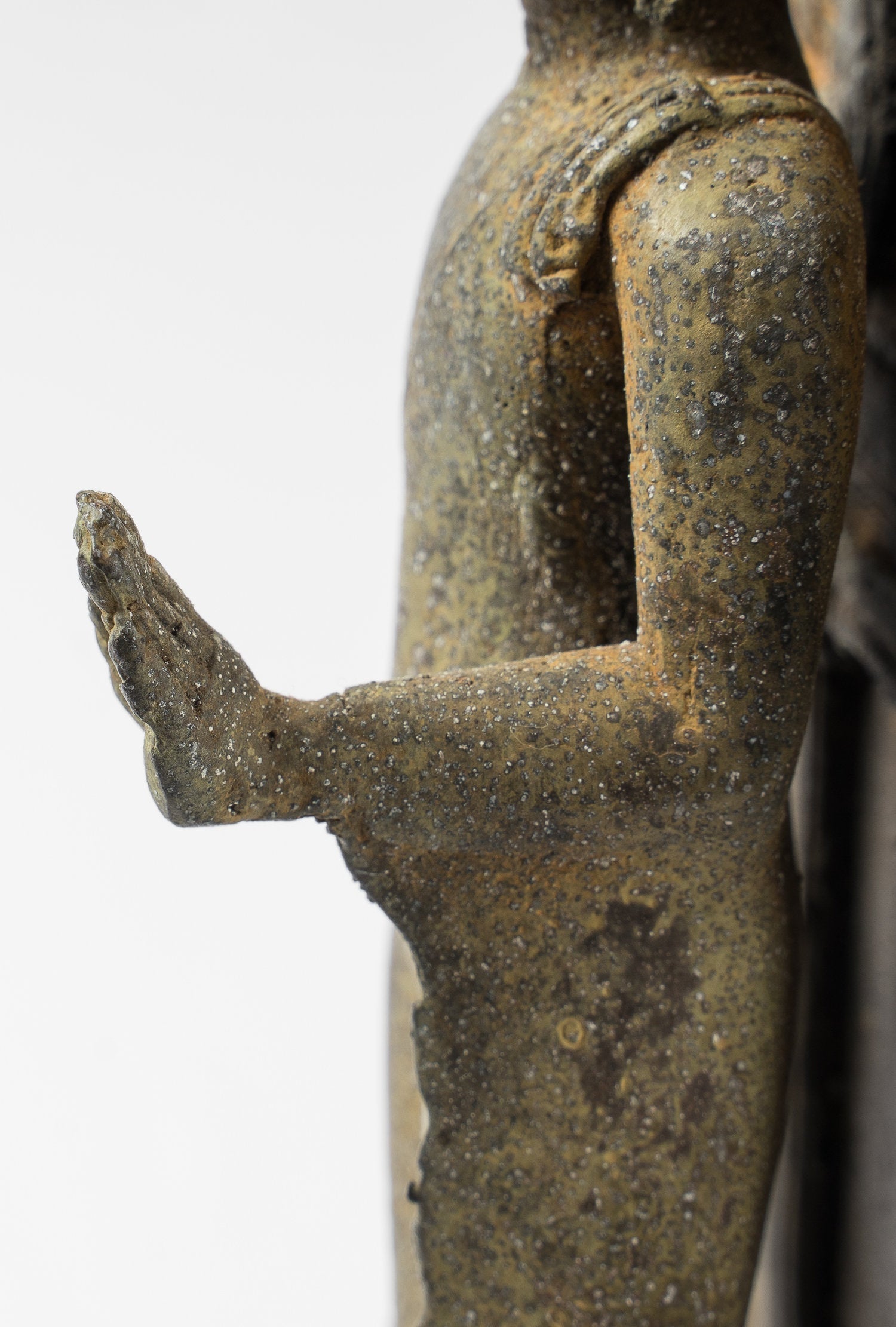 Estatua de Buda - Amoghasiddhi Buddha de estilo indonesio antiguo de indonesio - 24 cm/10 "