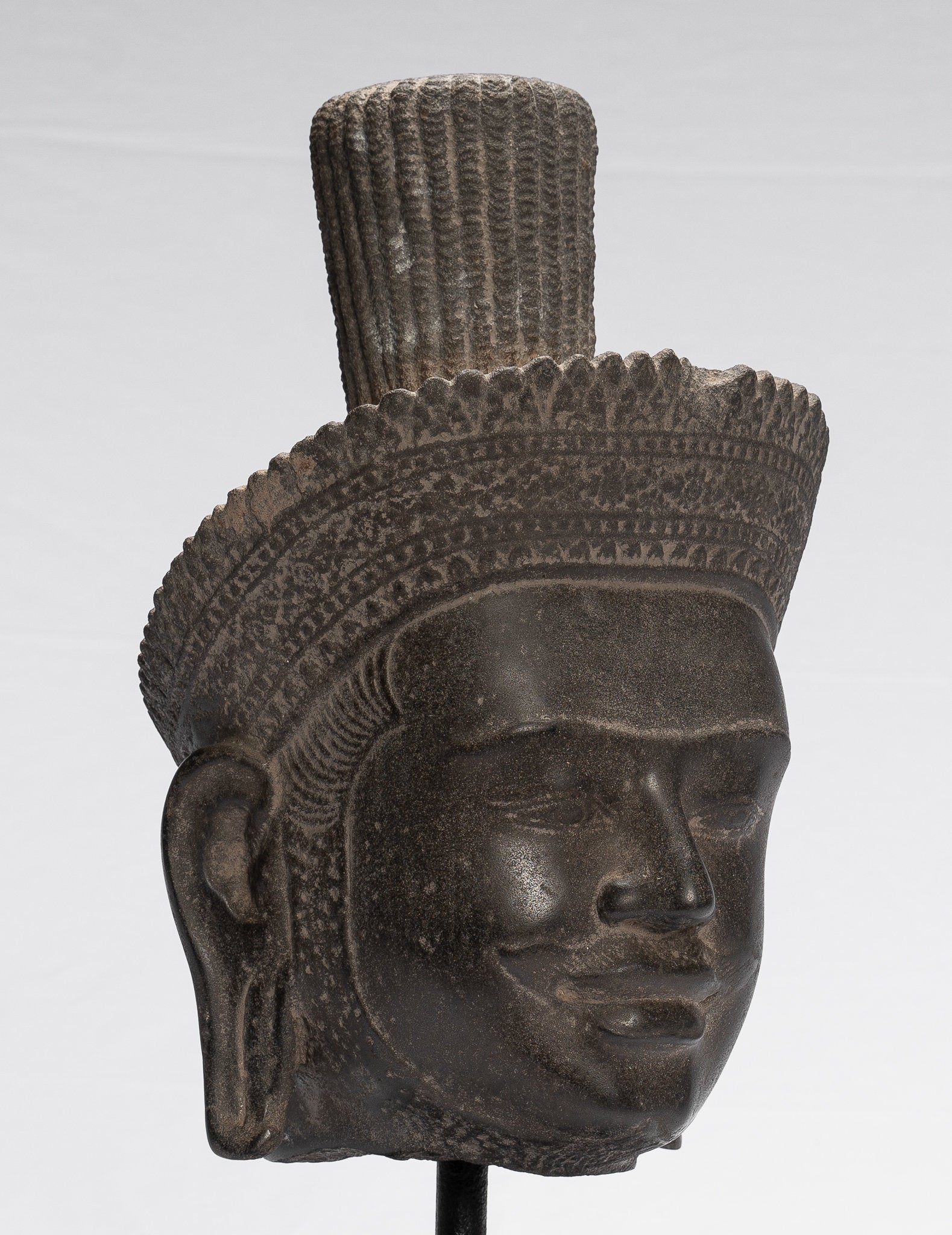 Estatua de Vishnu - Cabezal de Khmer Vishnu montado en piedra antiguo Koh Ker - 37cm / 15 "